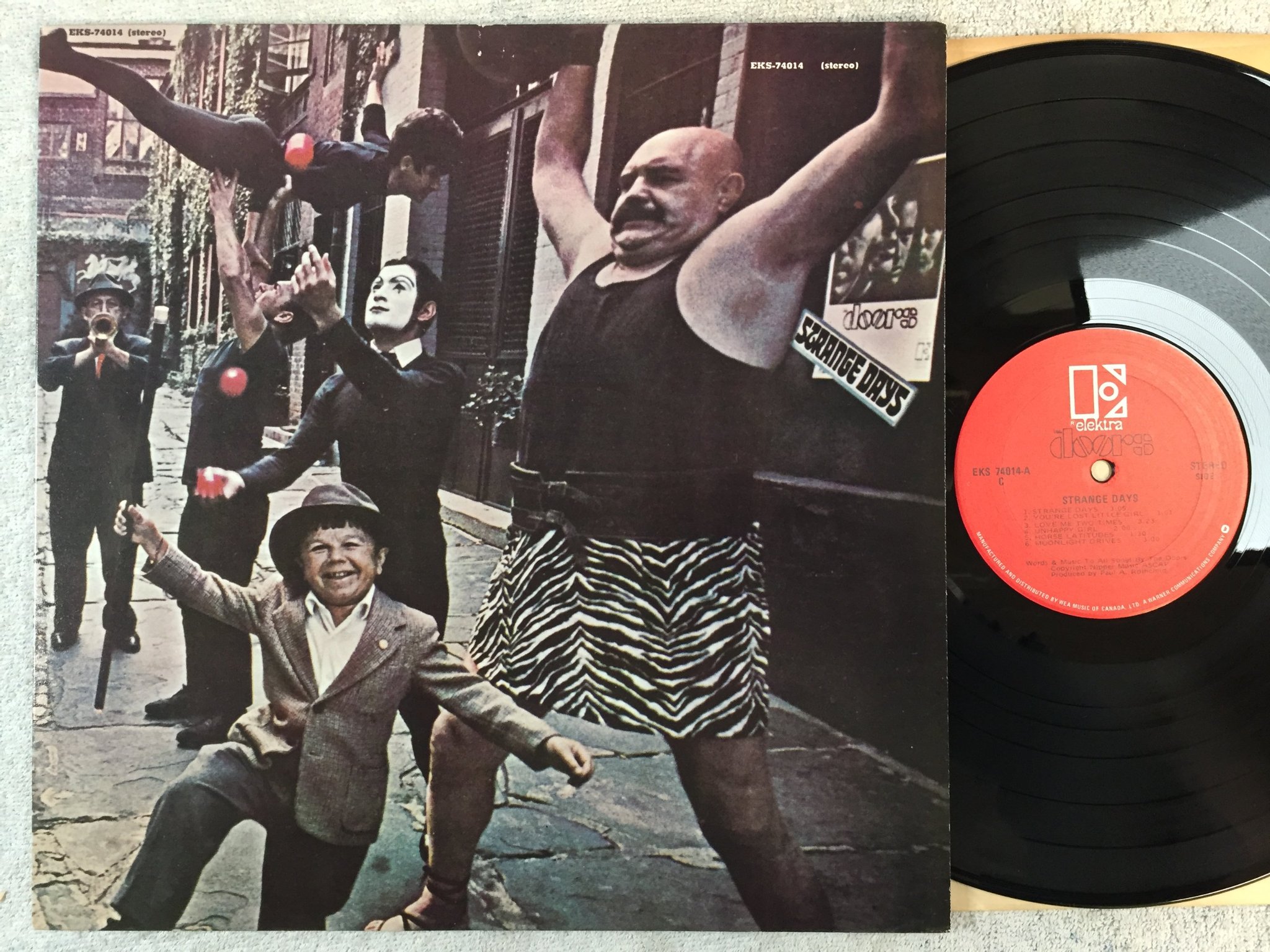Omslagsbild för skivan THE DOORS strange days  LP  Can ELEKTRA EKS 74014