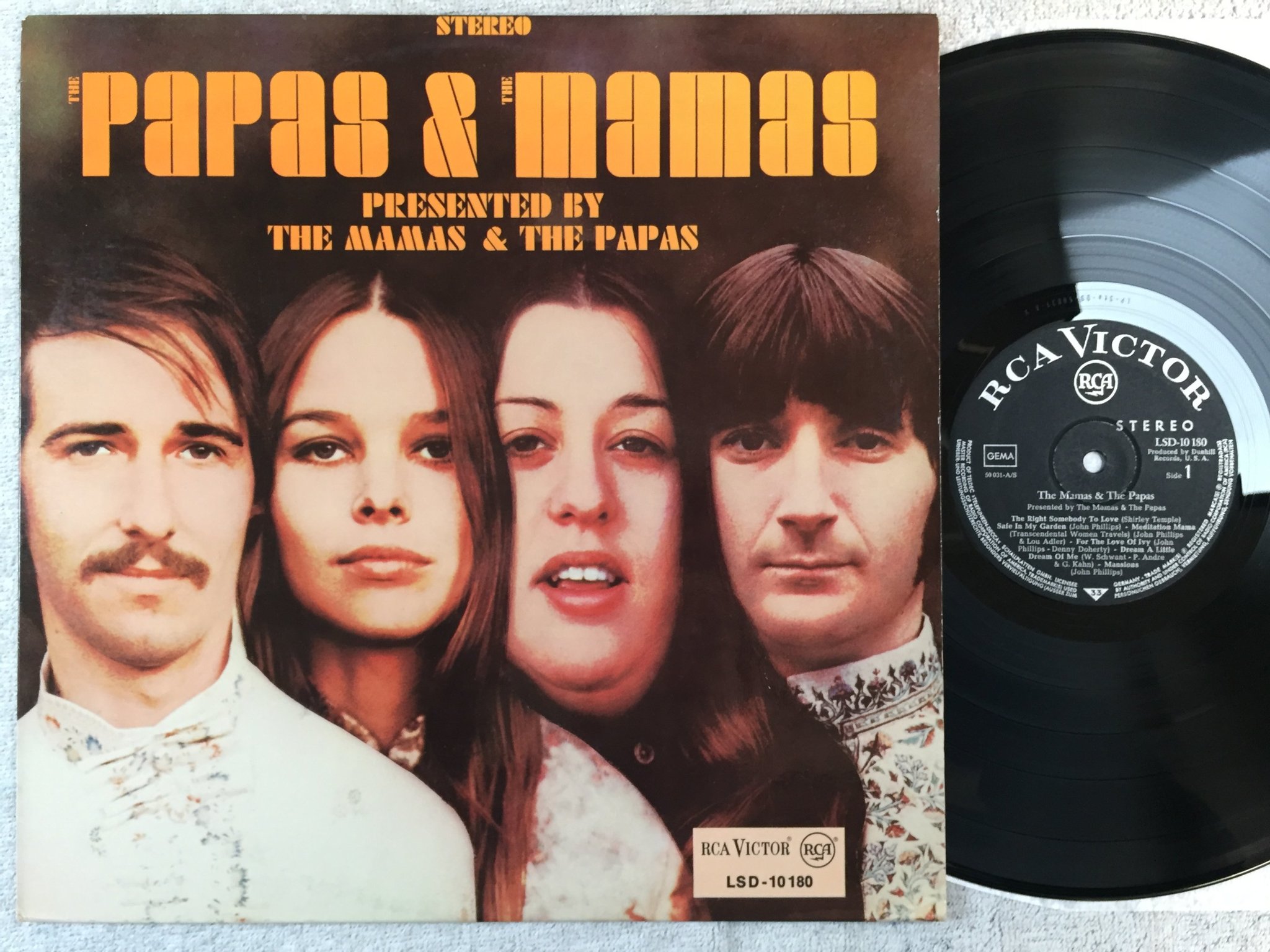 Omslagsbild för skivan THE MAMAS & THE PAPAS s/t LP -68 Ger RCA Victor LSD-10180
