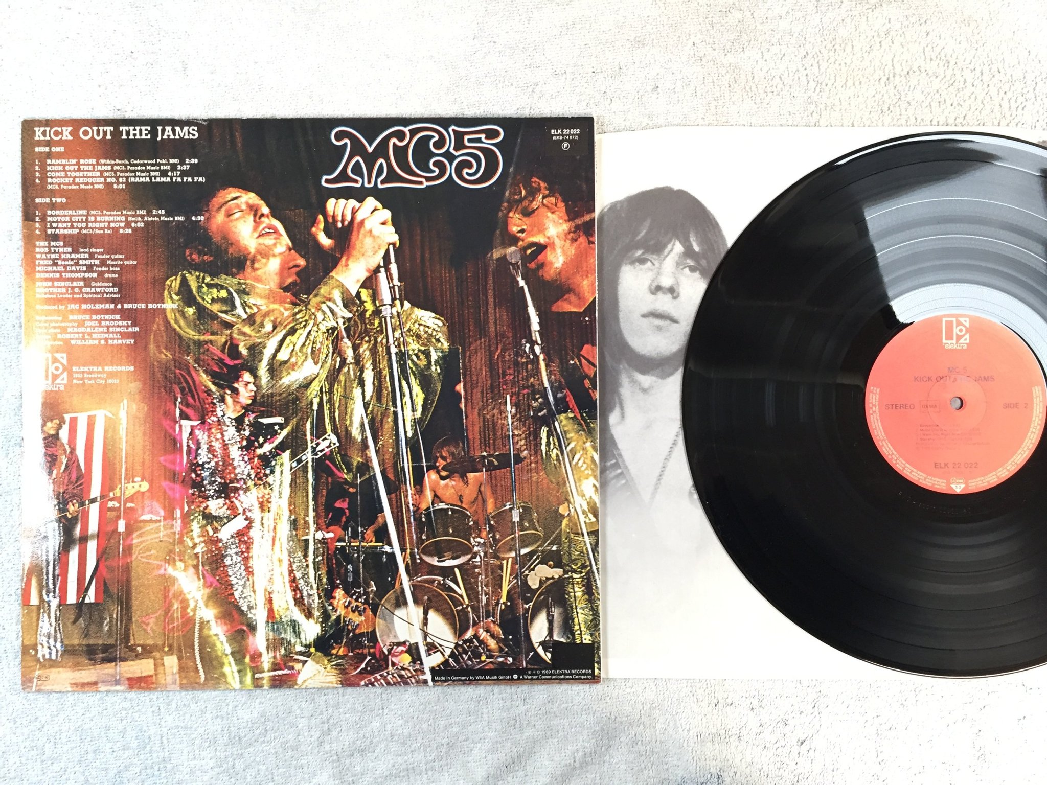 Omslagsbild för skivan MC5 kick out the jams LP re ELEKTRA ELK 22022
