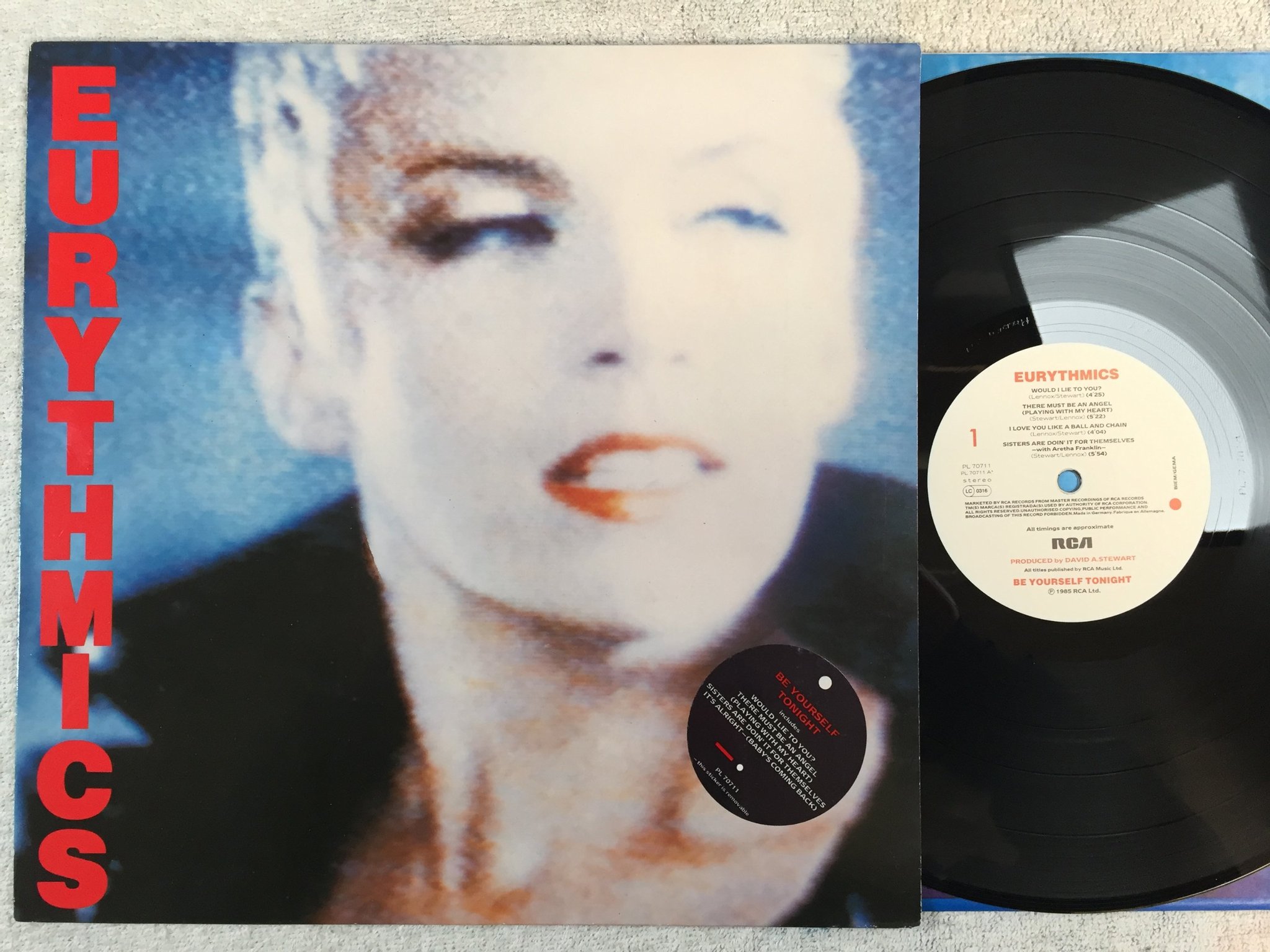 Omslagsbild för skivan EURYTHMICS be yourself tonight LP -85 Ger RCA PL 70711