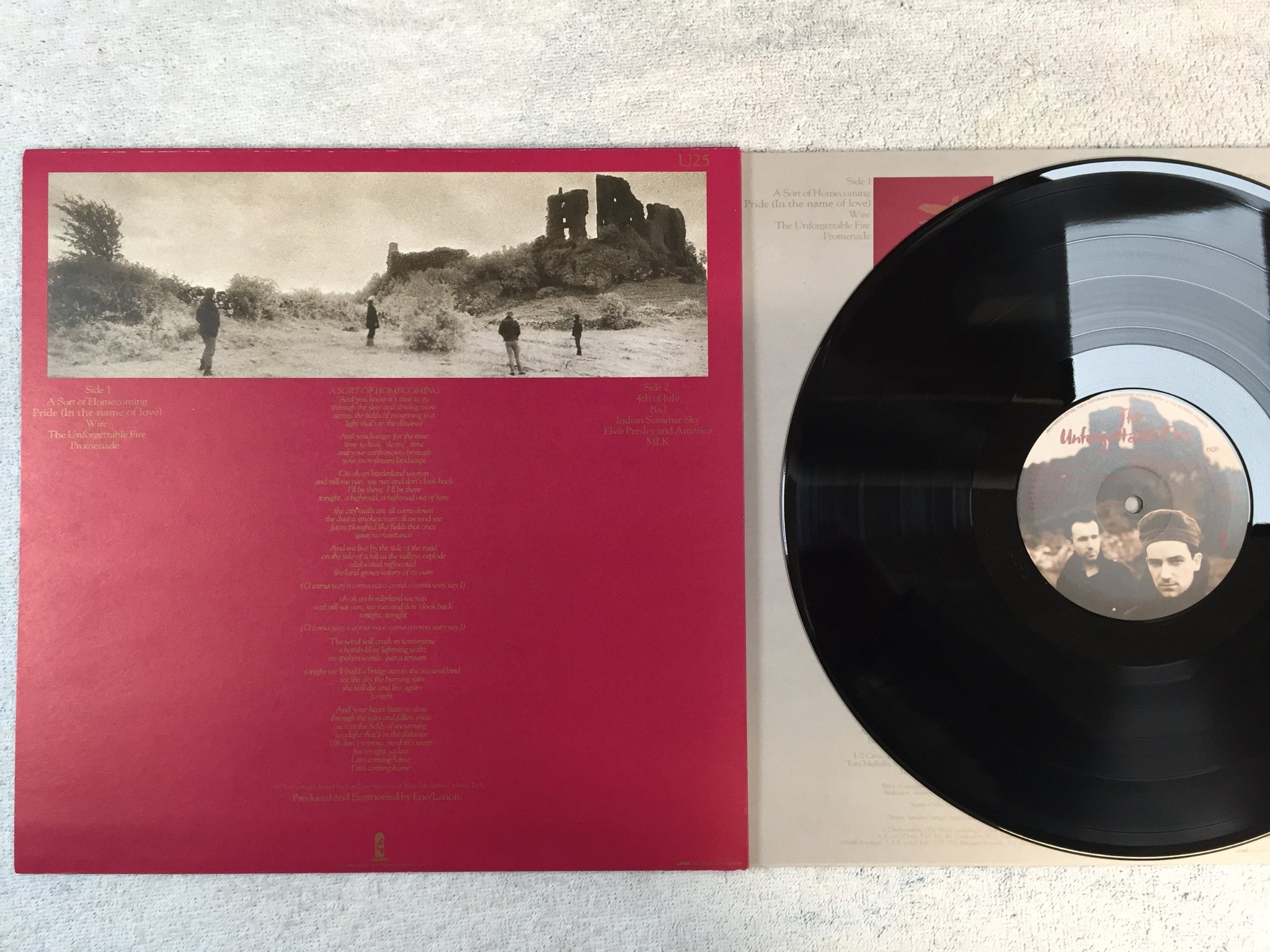Omslagsbild för skivan U2 the unforgettable fire LP ncb ISLAND U2 5
