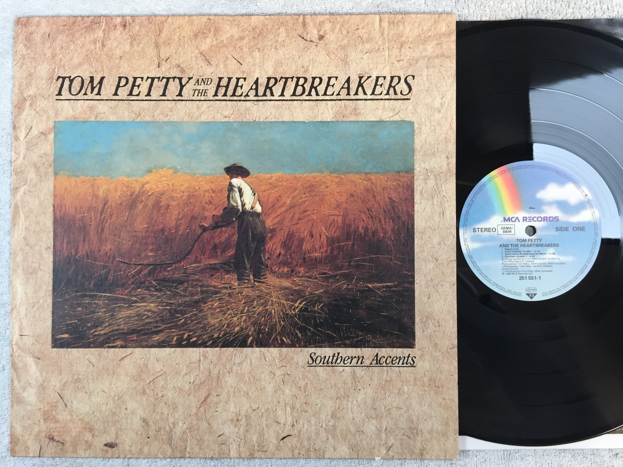 Omslagsbild för skivan TOM PETTY & THE HEARTBREAKERS s/t LP -85 Ger MCA 251551-1