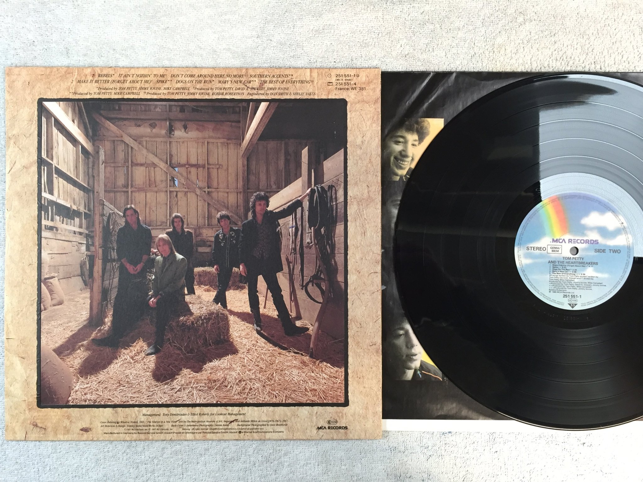 Omslagsbild för skivan TOM PETTY & THE HEARTBREAKERS s/t LP -85 Ger MCA 251551-1