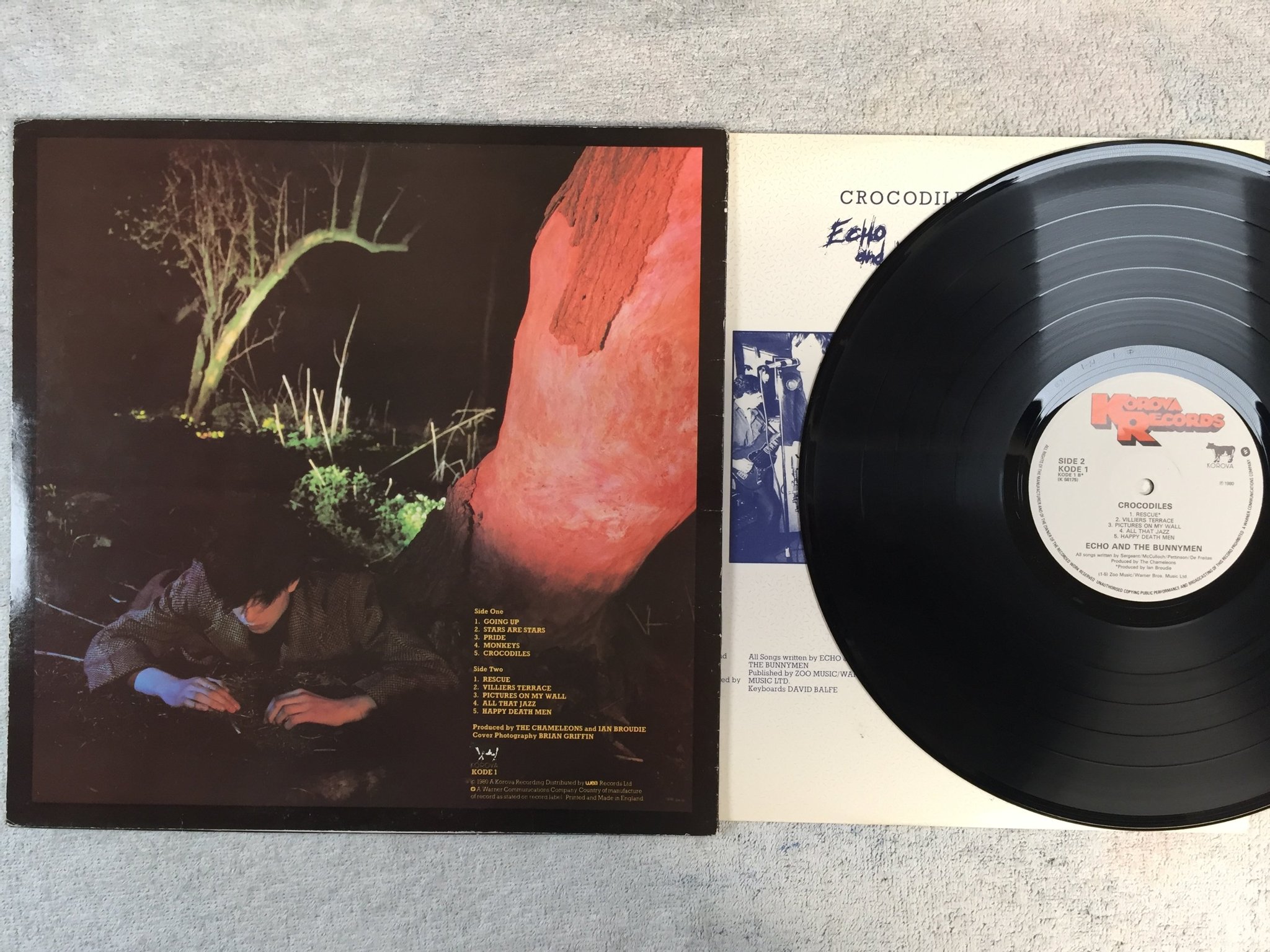 Omslagsbild för skivan ECHO AND THE BUNNYMEN crocodiles LP -80 UK KOROVA KODE 1 