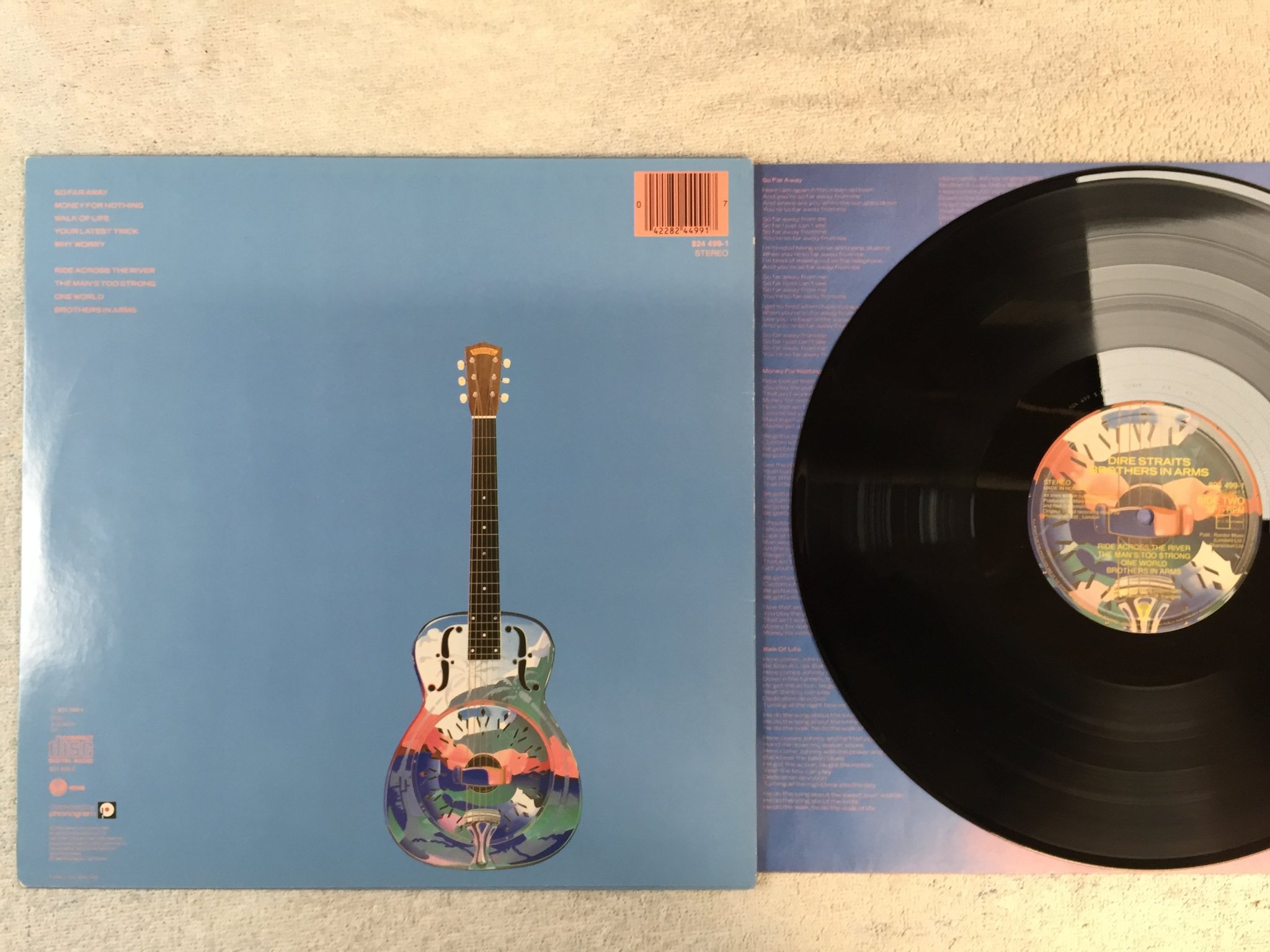 Omslagsbild för skivan DIRE STRAITS brothers in arms LP -85 Hol VERTIGO 824 499-1