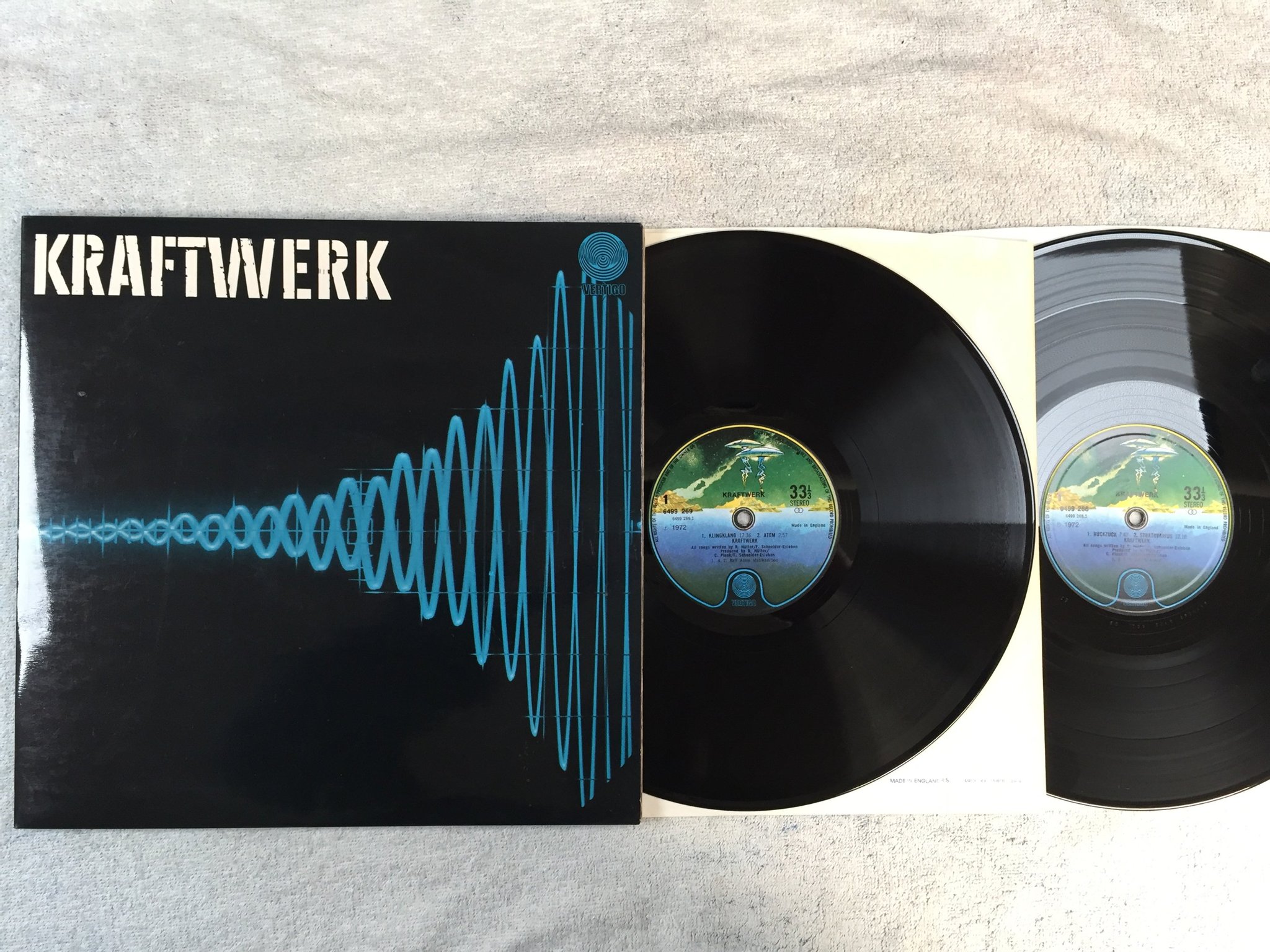 Omslagsbild för skivan KRAFTWERK s/t LP -72 UK VERTIGO spaceship 6499268 krautrock