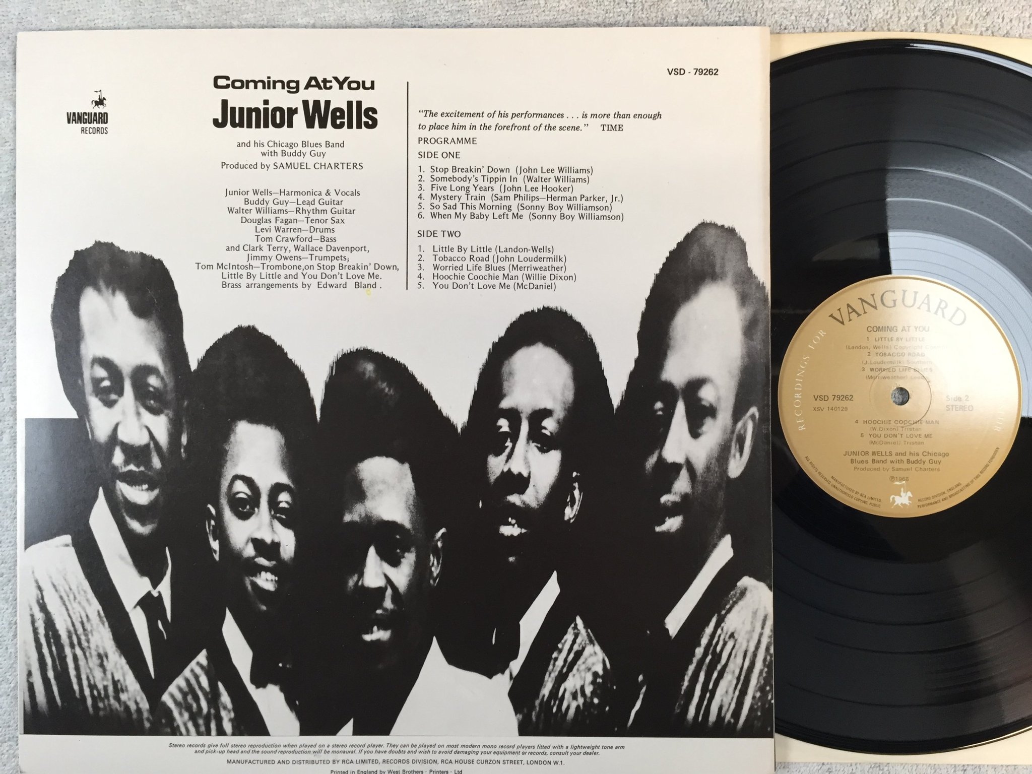 Omslagsbild för skivan JUNIOR WELLS coming at you LP re UK VANGUARD VSD-79262