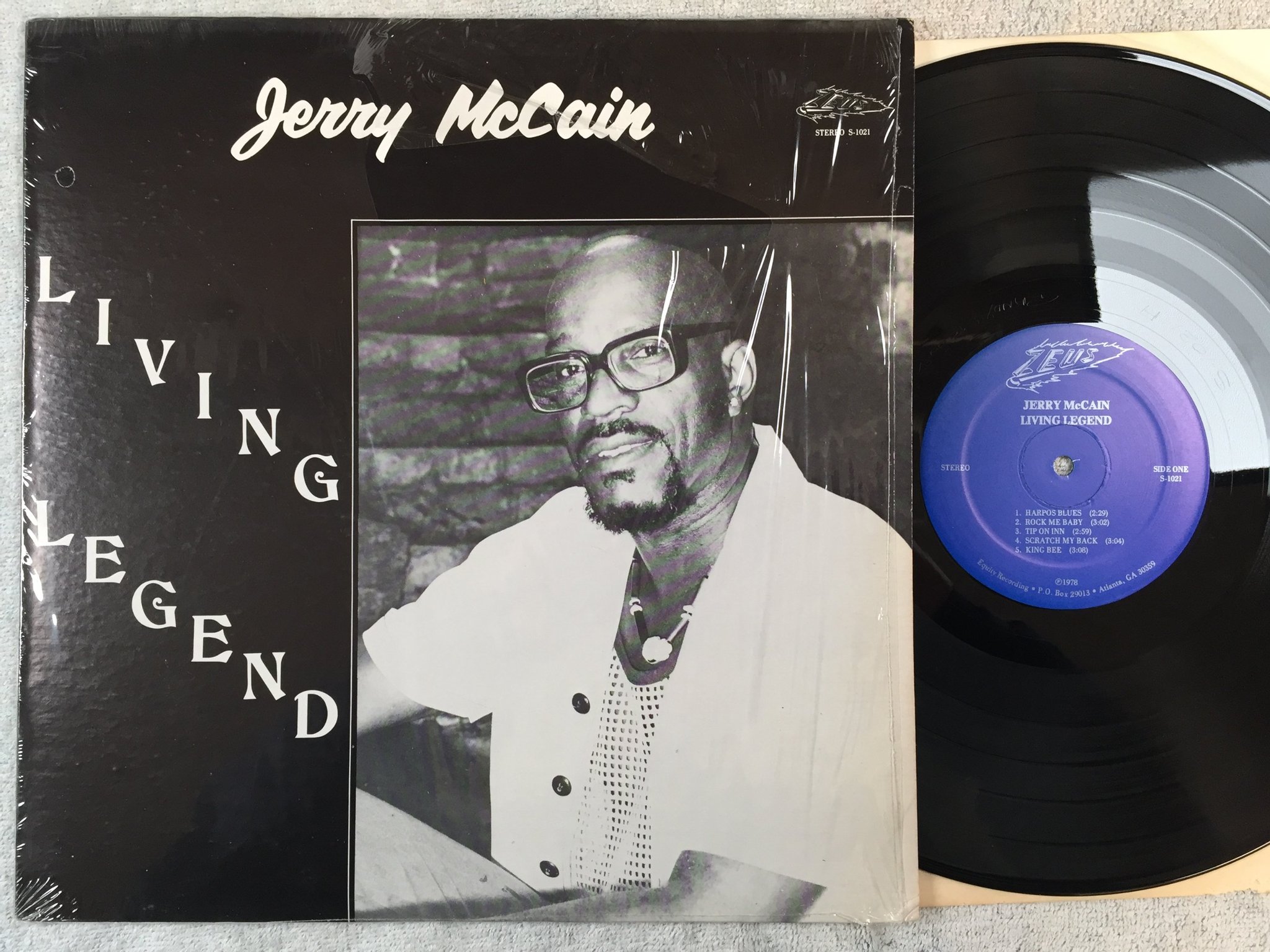 Omslagsbild för skivan JERRY McCAIN living legend LP -78 US ZEUS S-1021