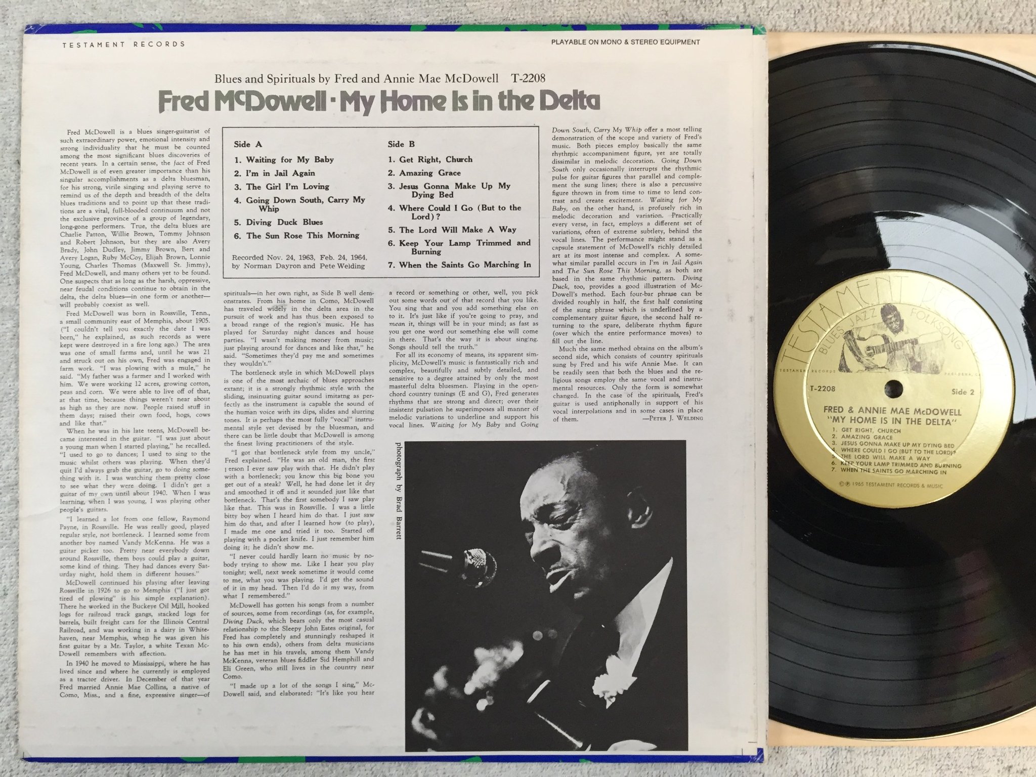 Omslagsbild för skivan FRED McDOWELL My Home Is In The Delta LP re US TESTAMENT T-2208