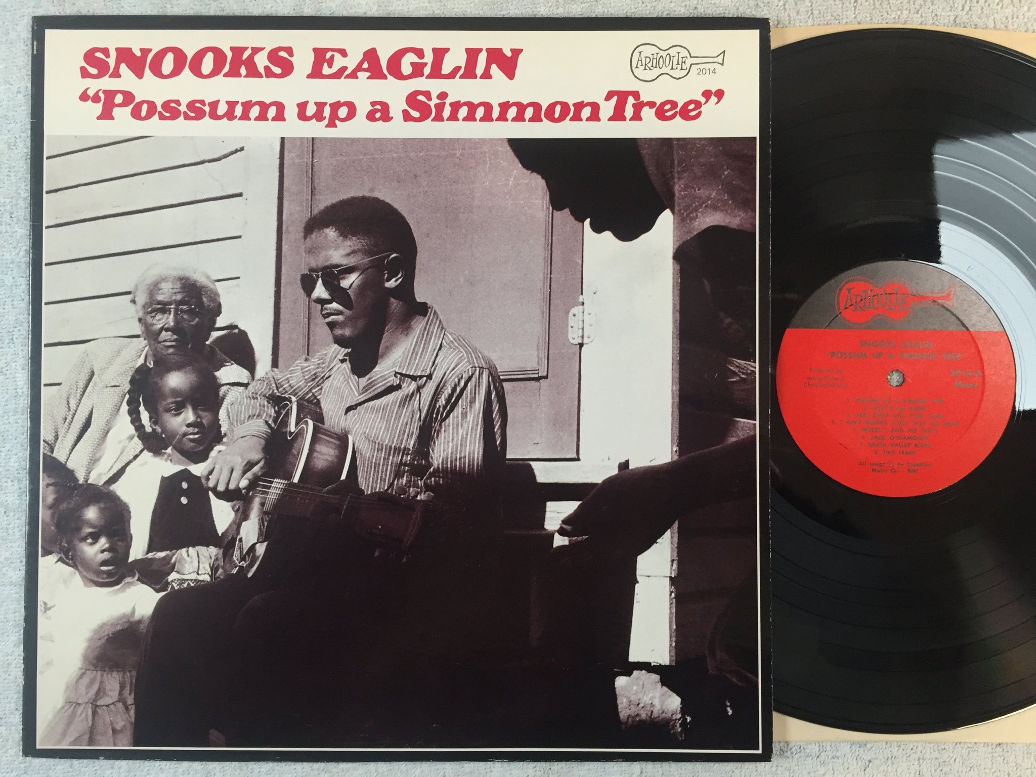 Omslagsbild för skivan SNOOKS EAGLIN possum up a simmon tree LP US ARHOOLIE 2014
