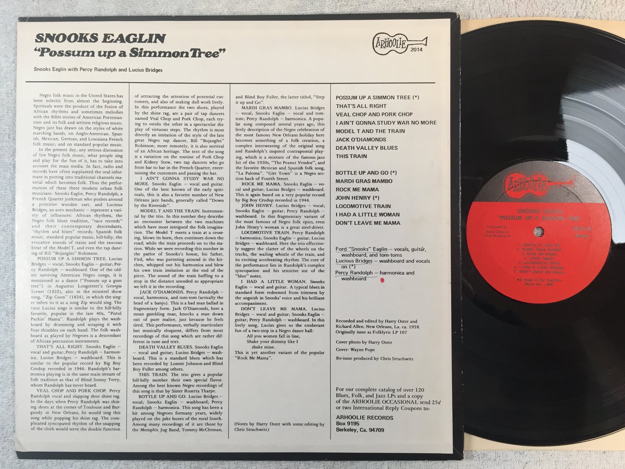 Omslagsbild för skivan SNOOKS EAGLIN possum up a simmon tree LP US ARHOOLIE 2014