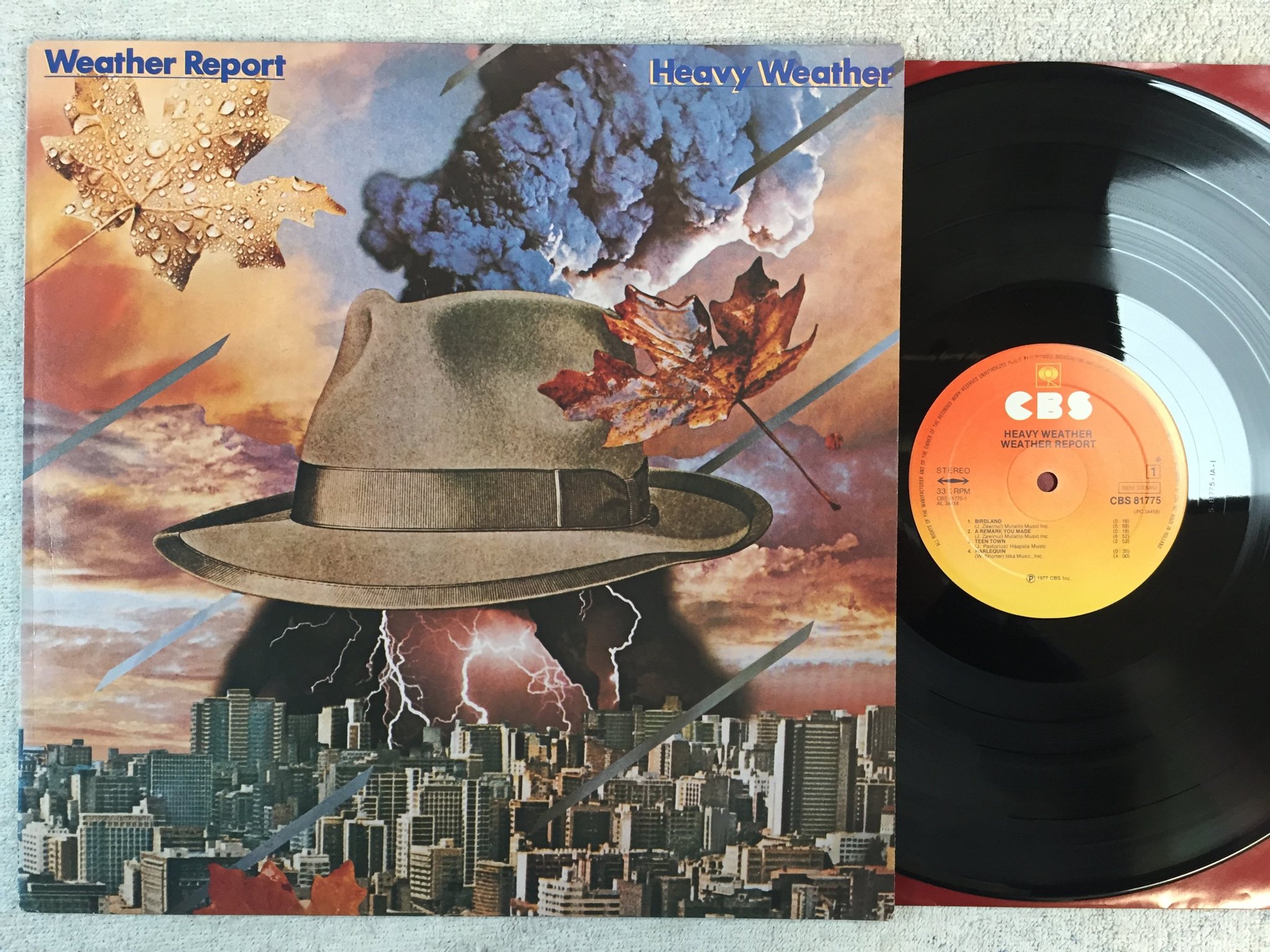 Omslagsbild för skivan WEATHER REPORT heavy weather LP -77 Hol CBS 81775