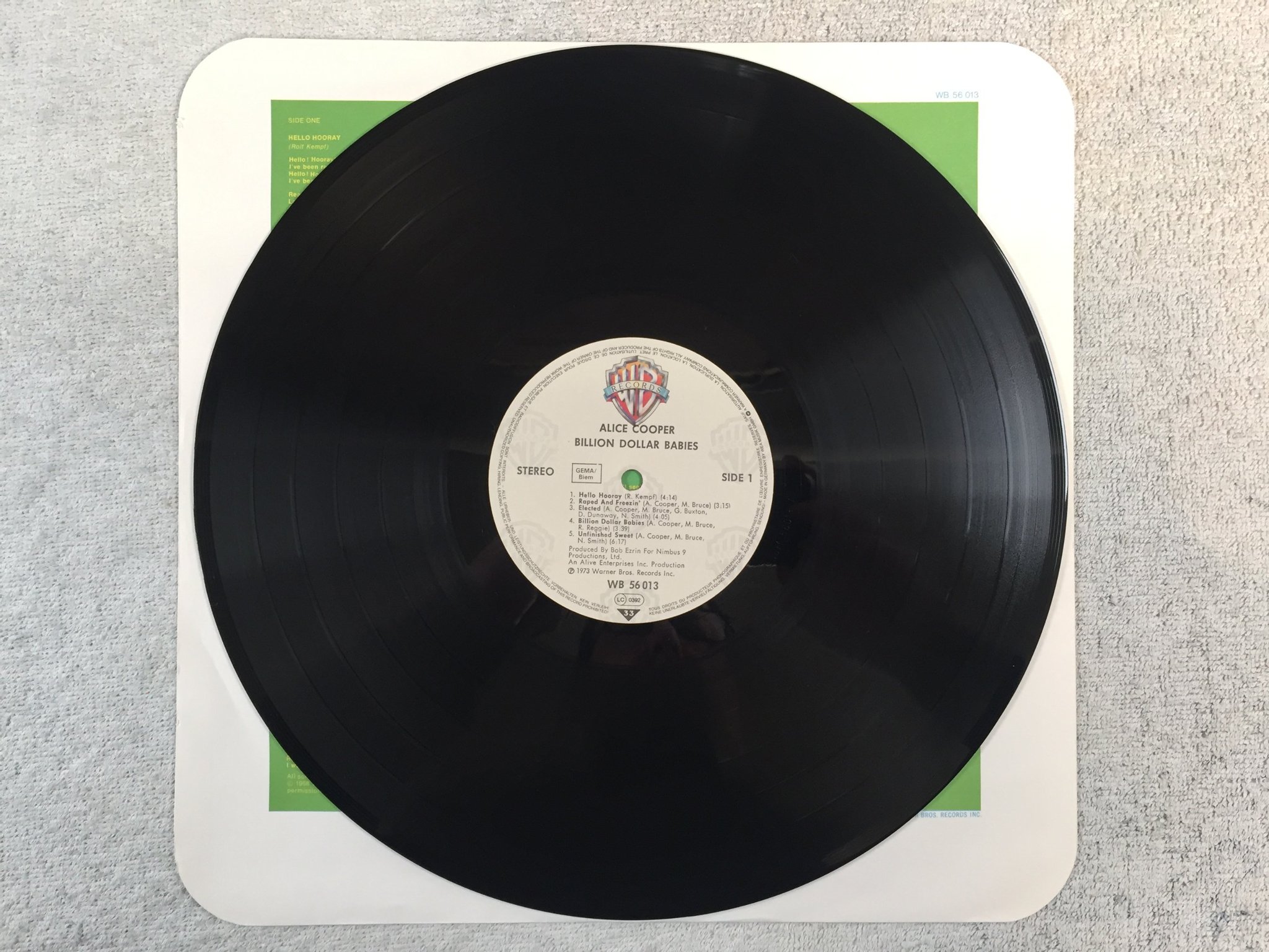 Omslagsbild för skivan ALICE COOPER billion dollar babies LP -73 Ger WARNER BROS w/ the bill