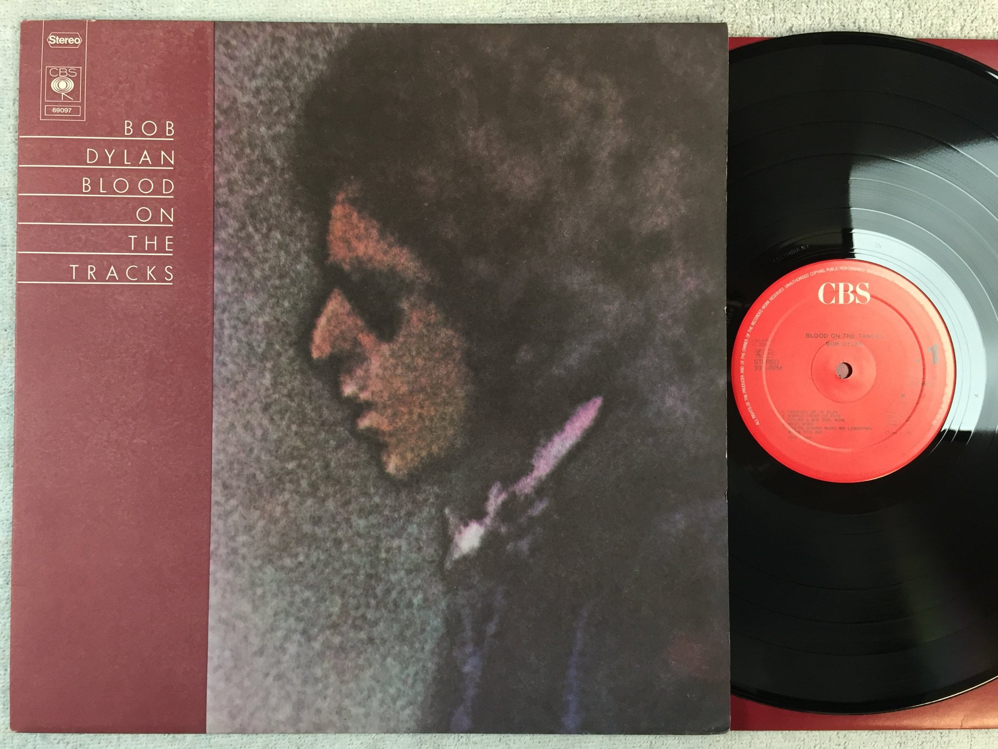 Omslagsbild för skivan BOB DYLAN blood on the tracks LP Hol CBS 69097