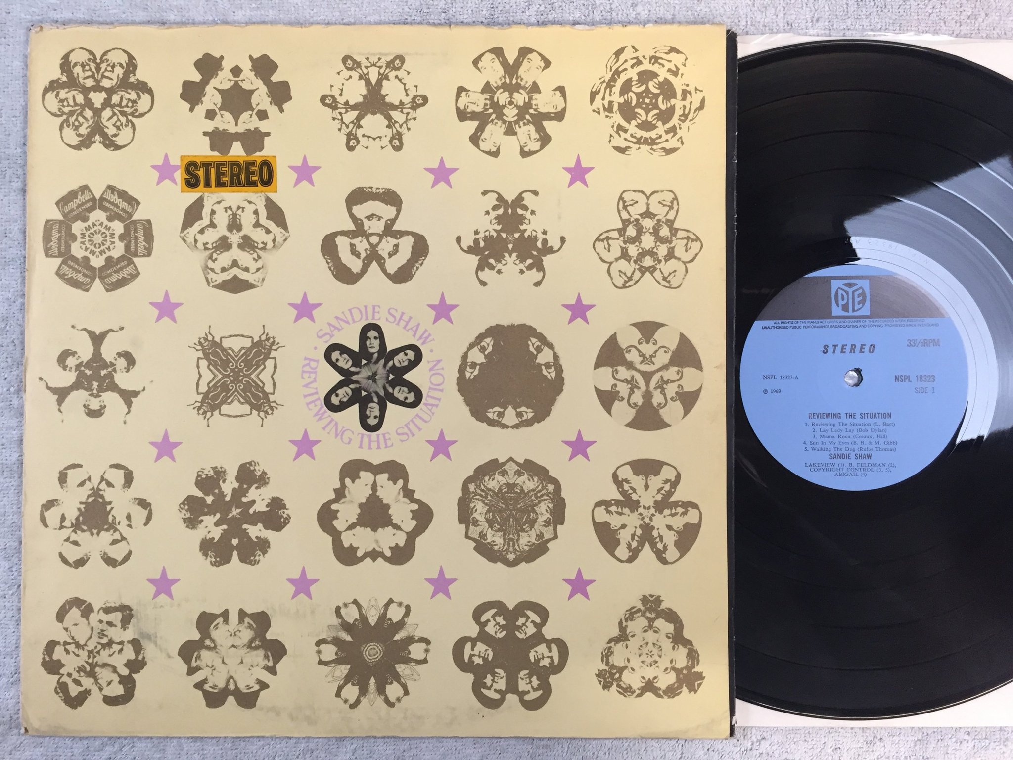 Omslagsbild för skivan SANDIE SHAW Reviewing The Situation LP -69 UK PYE NSPL 18323