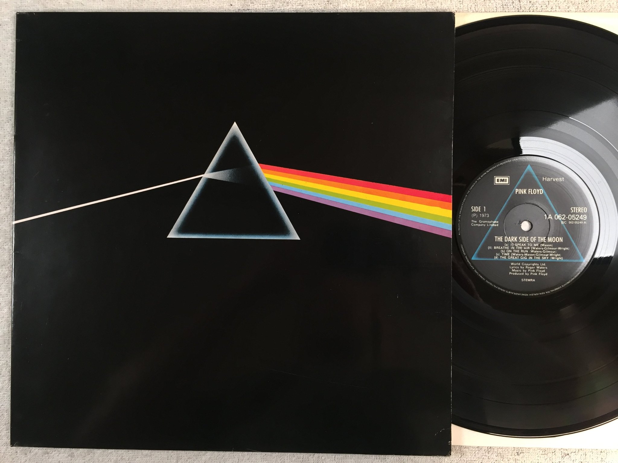 Omslagsbild för skivan Pink Floyd the dark side of the moon LP re Hol EMI/HARVEST 1A 062-05249