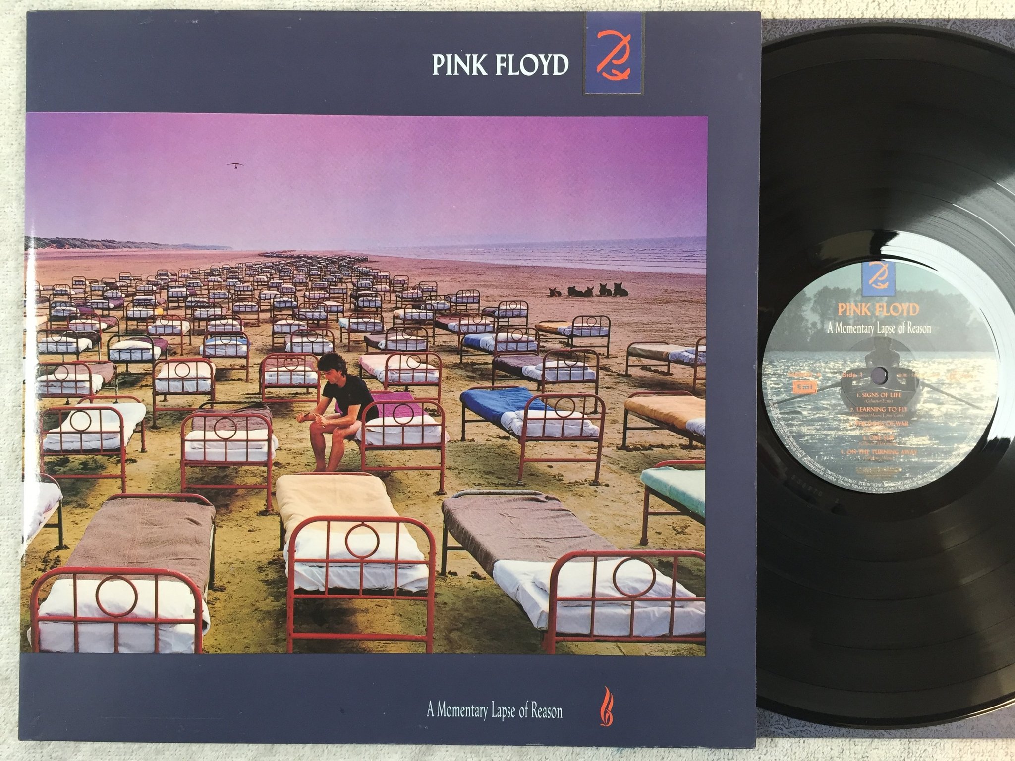 Omslagsbild för skivan Pink Floyd - A Momentary Lapse Of Reason LP -87 EMI 064 7480681