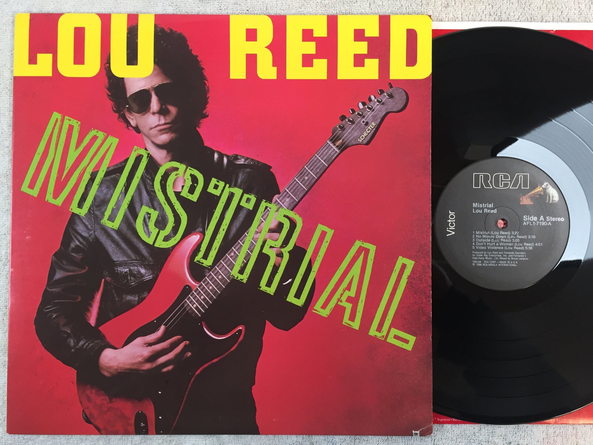 Omslagsbild för skivan LOU REED mistrial LP -86 US RCA AFG1-7190 