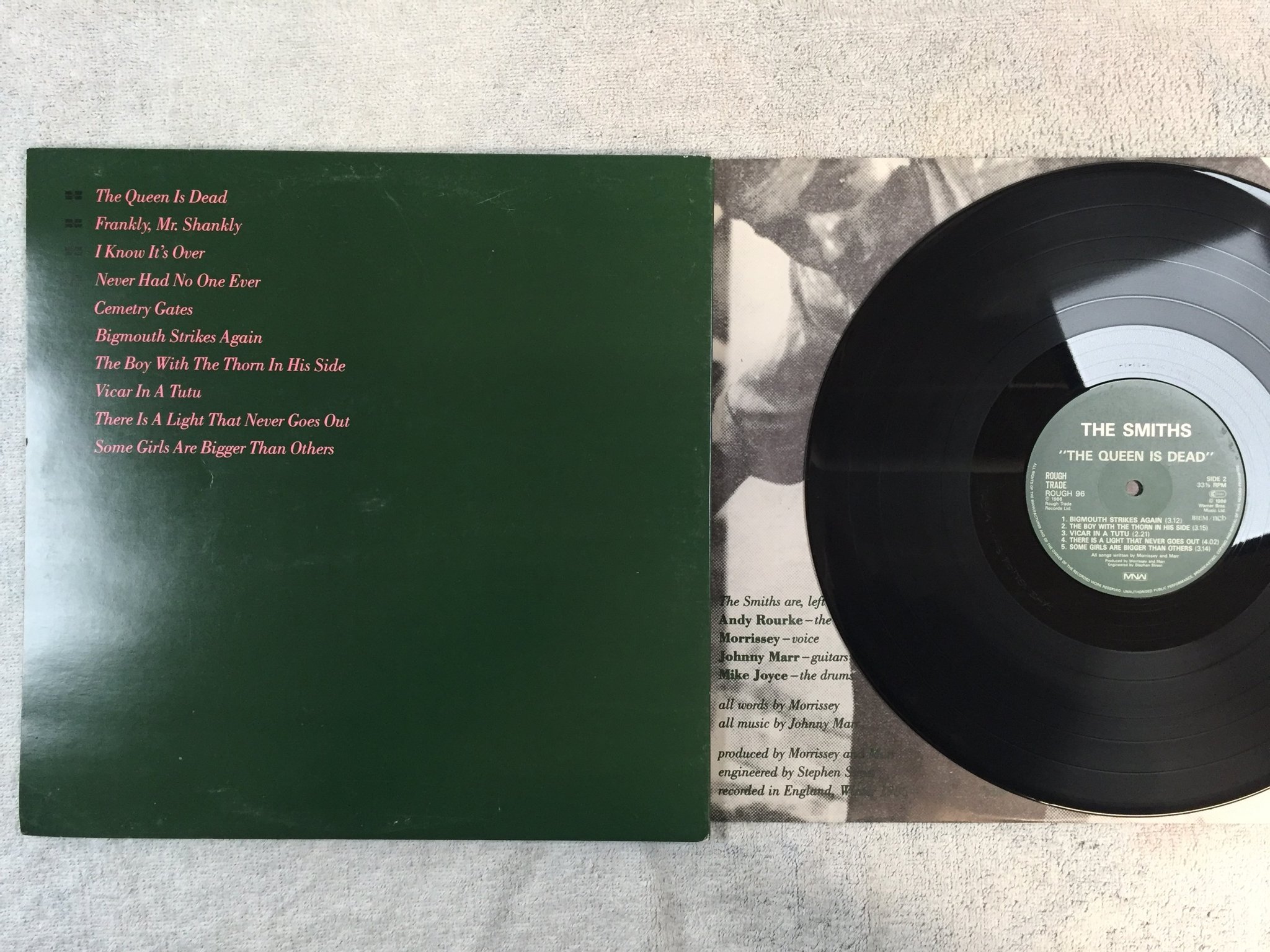 Omslagsbild för skivan THE SMITHS the queen is dead LP -86 ncb ROUGH 96