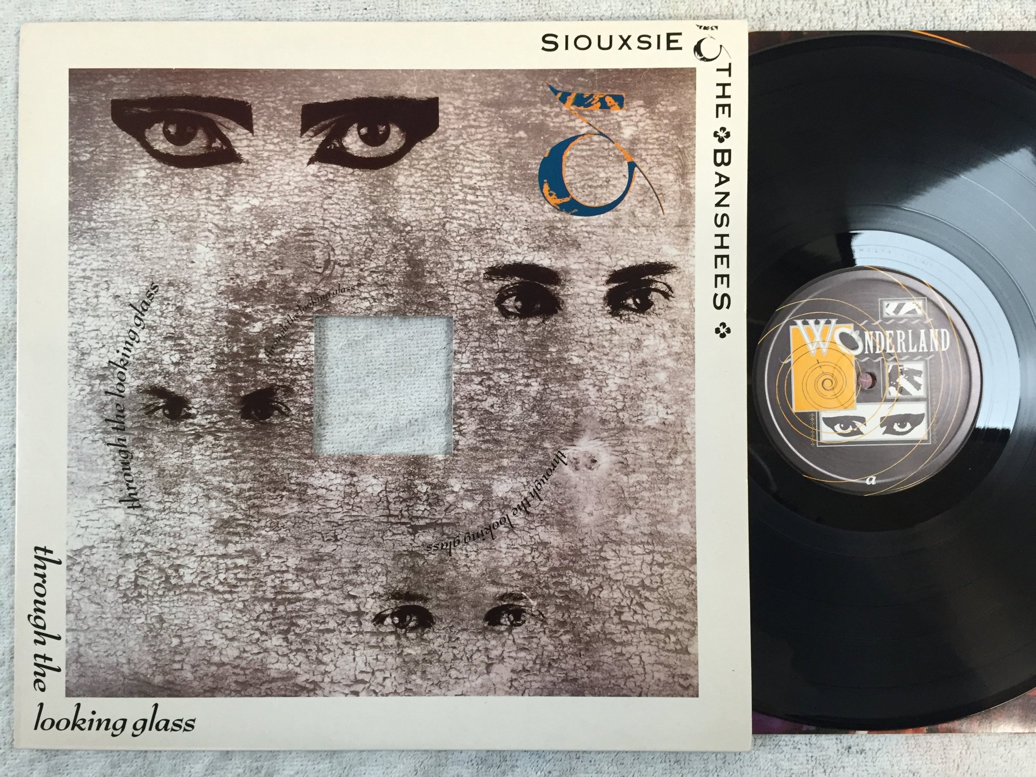 Omslagsbild för skivan SIOUXSIE & THE BANSHEES through the looking glass LP -87 UK SHELP 4  