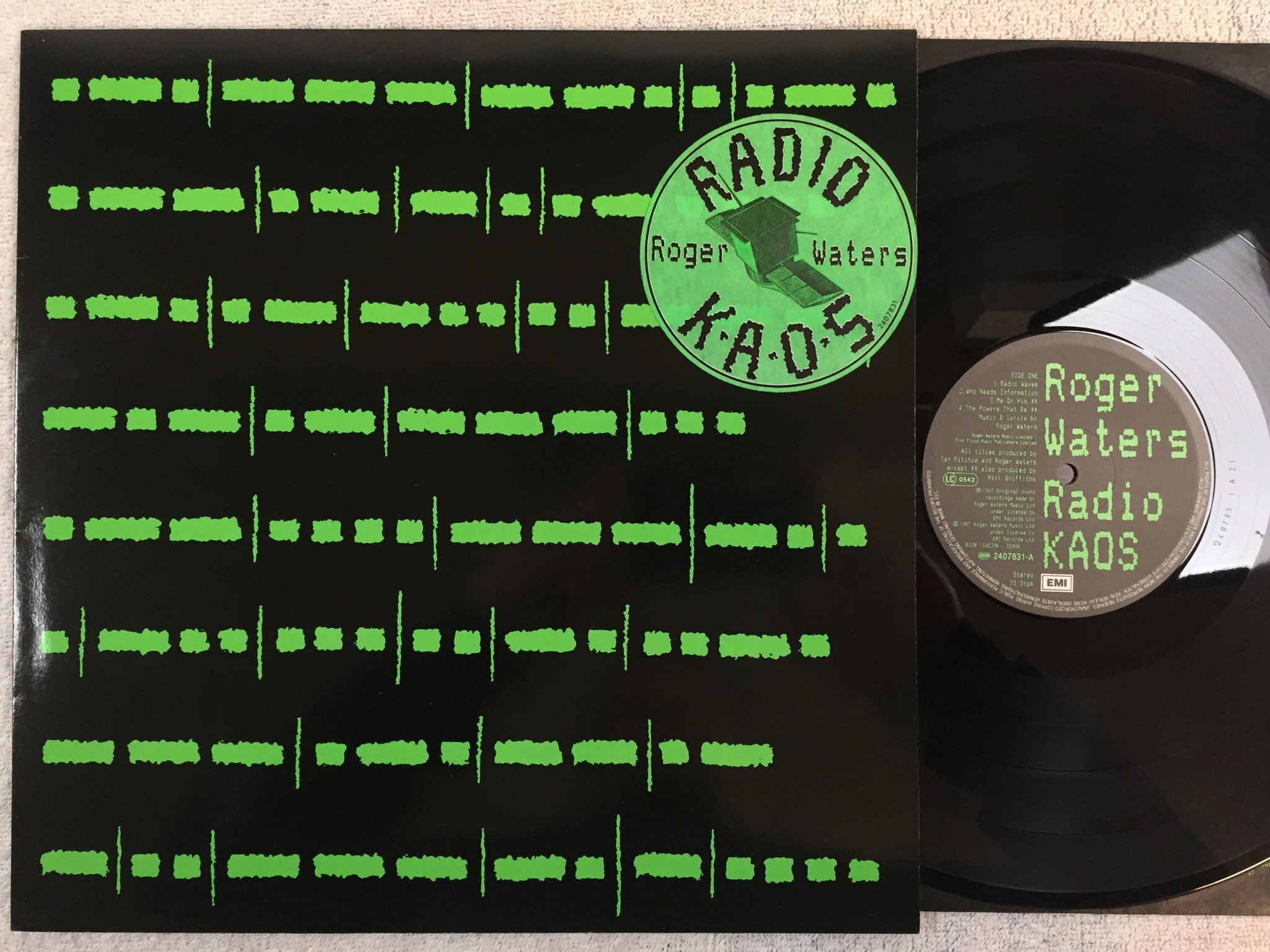 Omslagsbild för skivan ROGER WATERS radio kaos LP -87 EMI 2407831