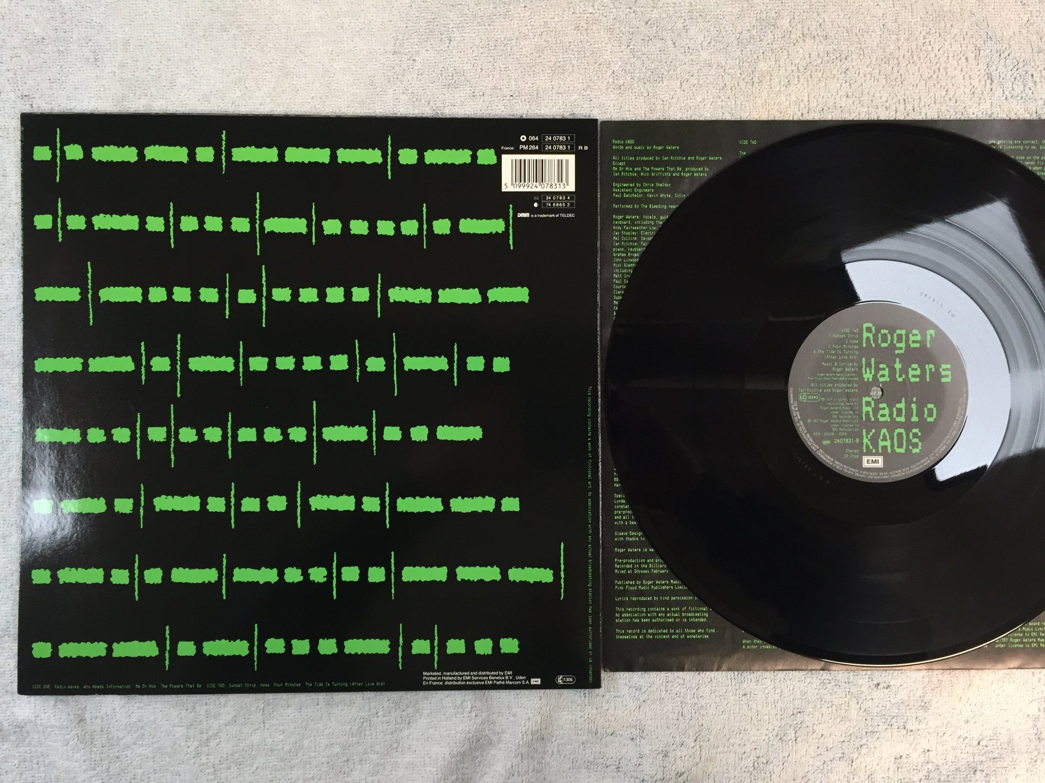 Omslagsbild för skivan ROGER WATERS radio kaos LP -87 EMI 2407831