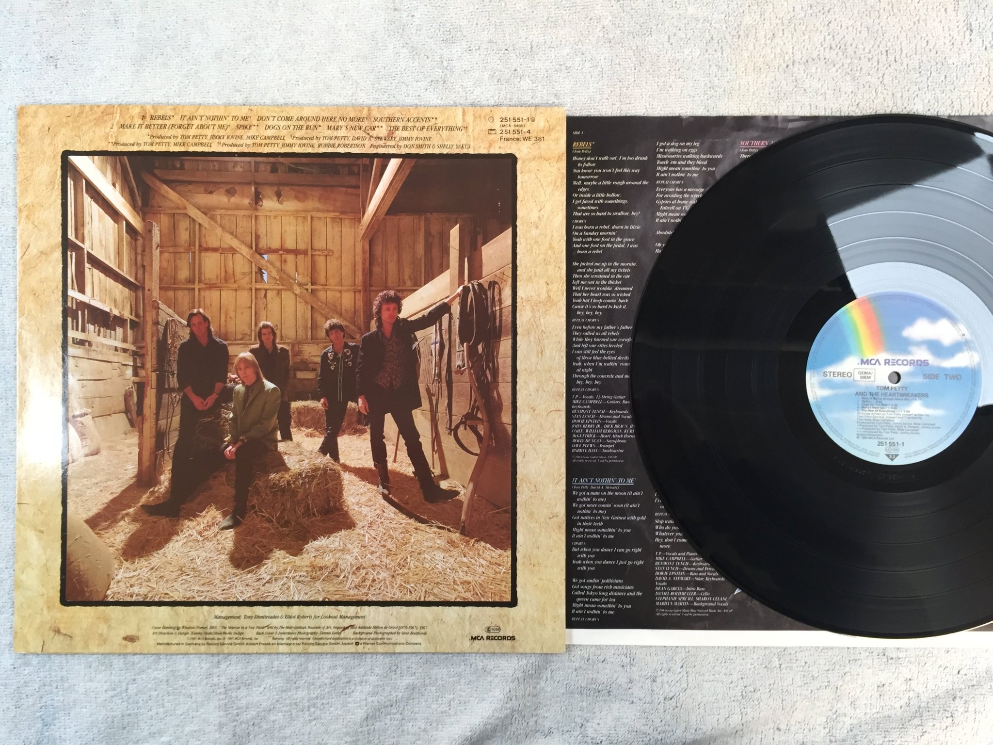 Omslagsbild för skivan TOM PETTY & THE HEARTBREAKERS southern accents LP -85 Ger MCA 251 551-1