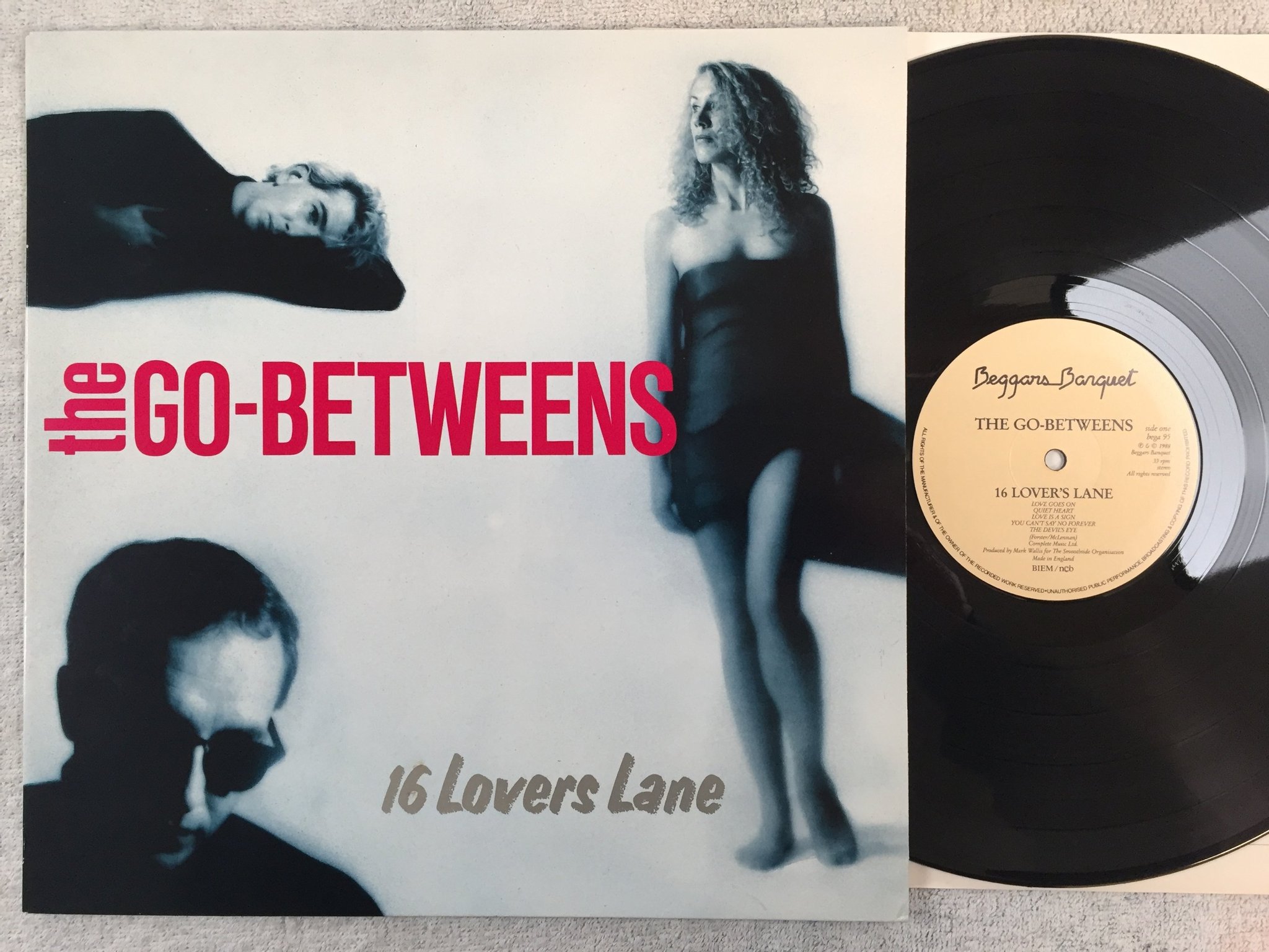 Omslagsbild för skivan THE GO-BETWEENS 16 lover's lane LP -88 ncb BEGGARS BANQUET BEGA 95