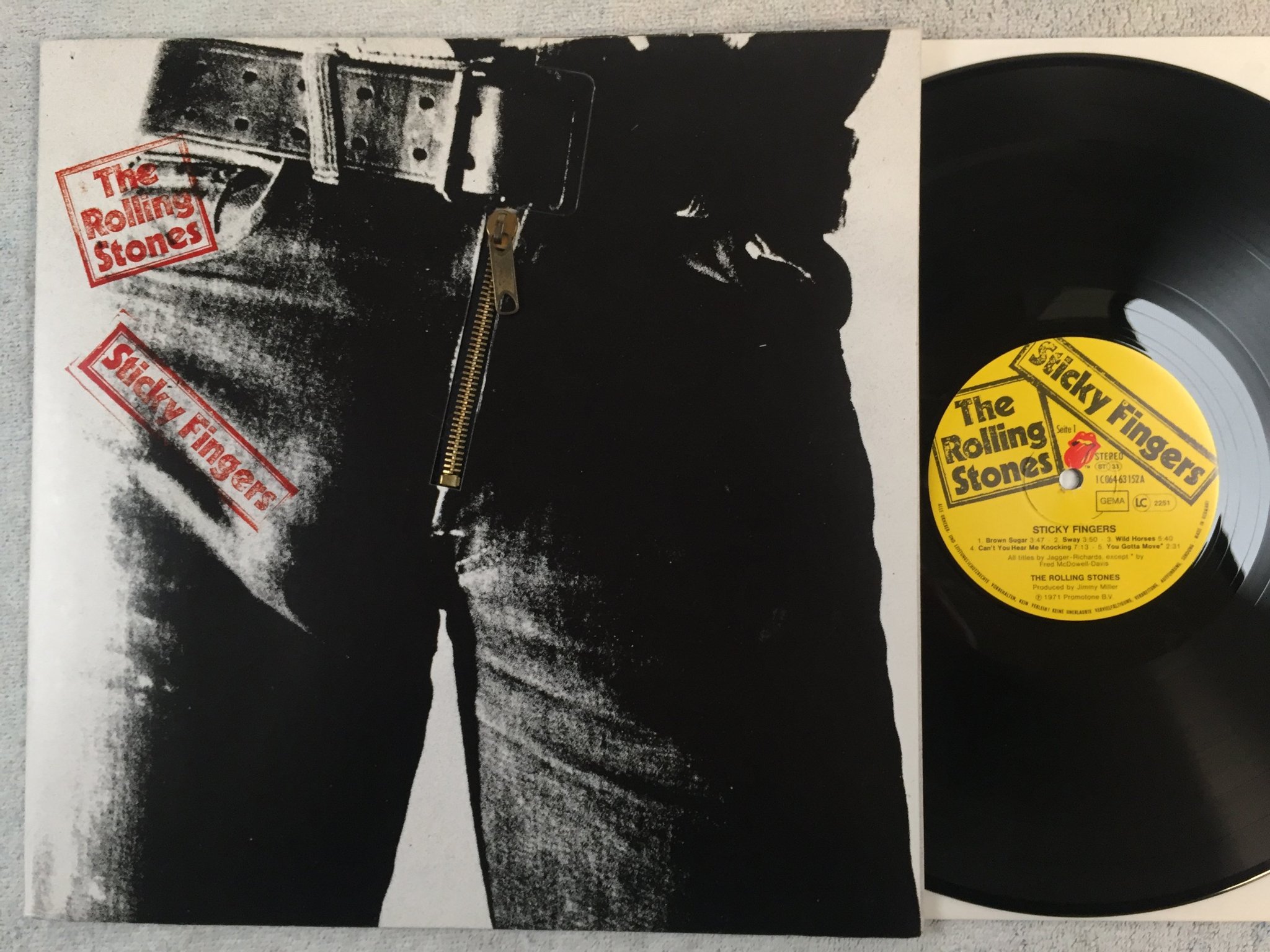 Omslagsbild för skivan THE ROLLING STONES sticky fingers LP GEMA 1C 064-63152 Andy Warhol cover art