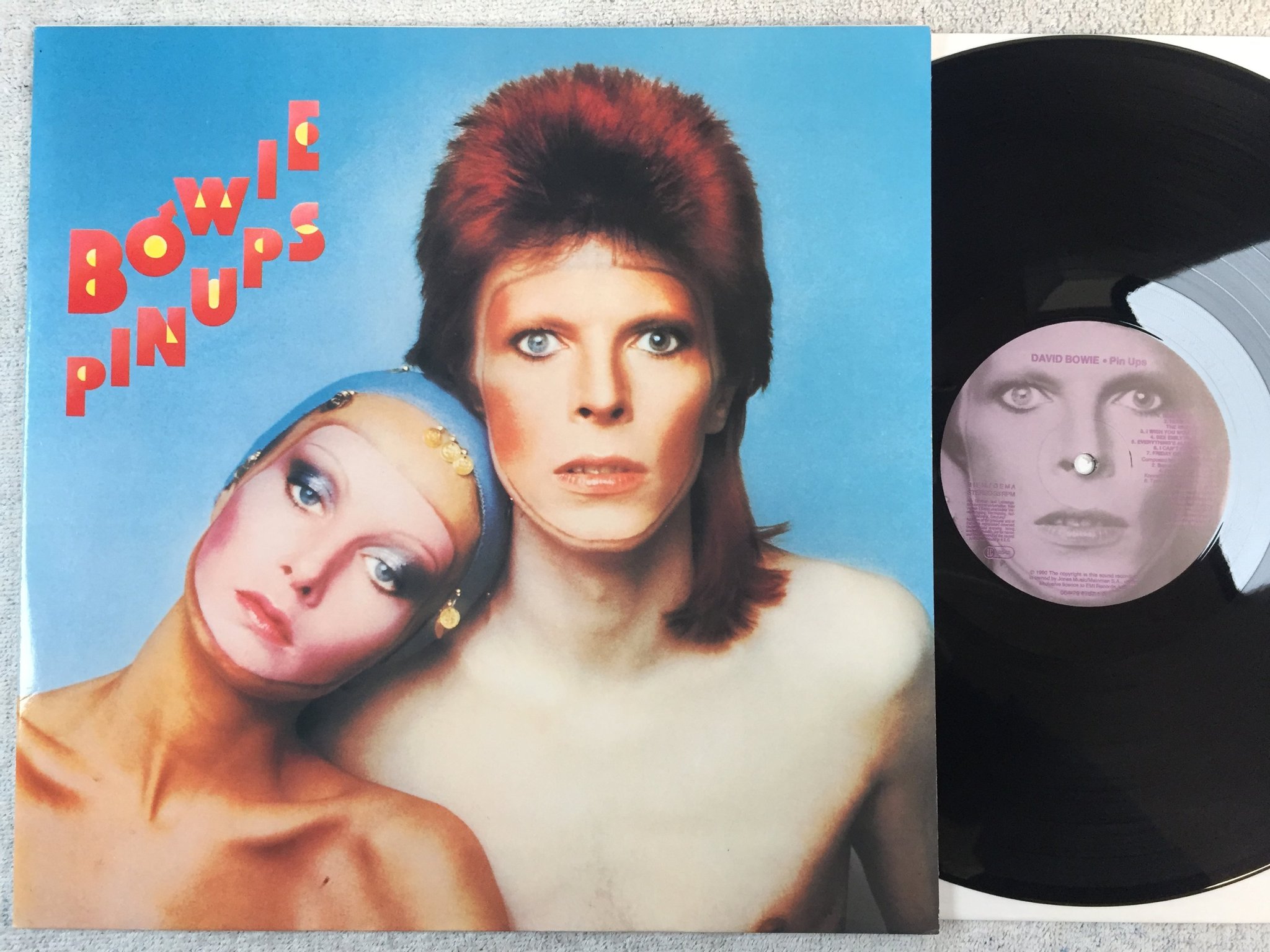 Omslagsbild för skivan DAVID BOWIE pin ups LP re EUR EMI 064-7 94767 1