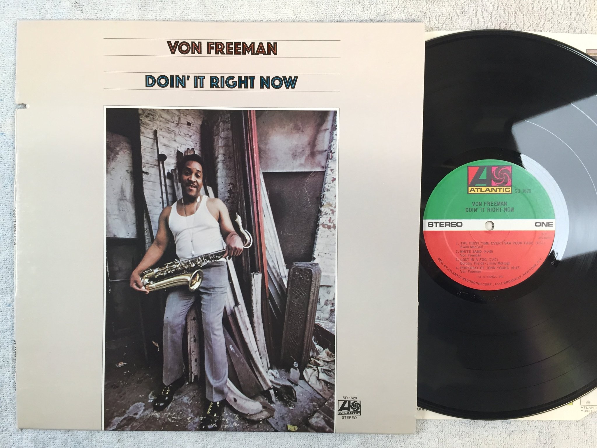 Omslagsbild för skivan VON FREEMAN doin it right now LP -72 US ATLANTIC SD 1628