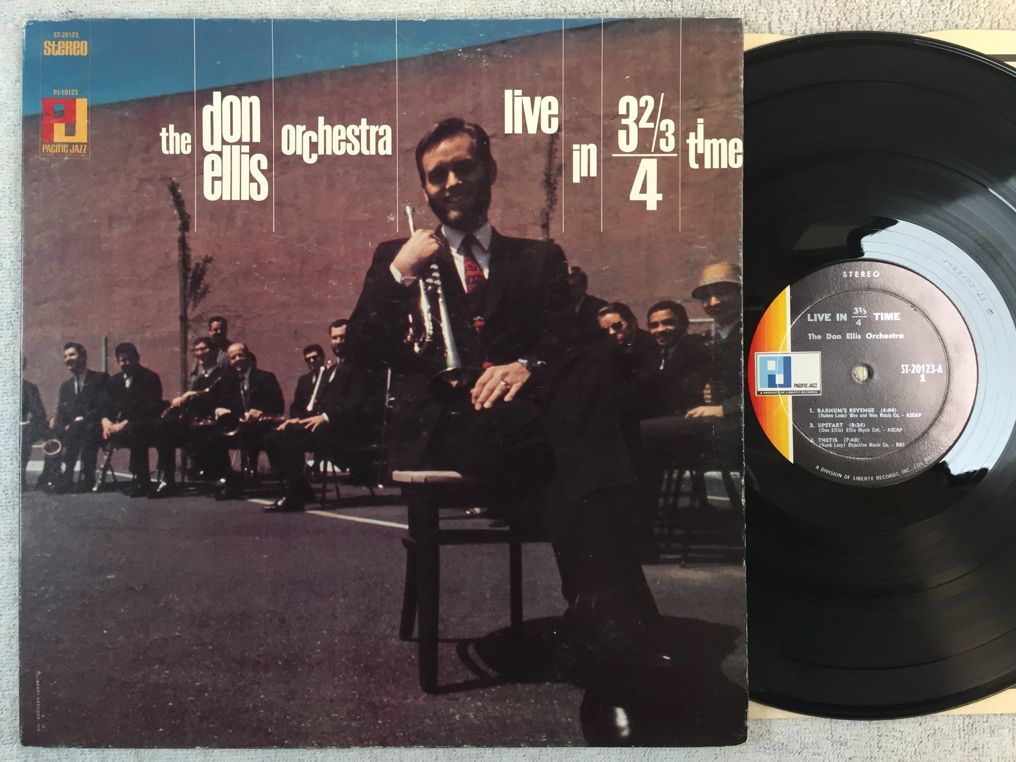 Omslagsbild för skivan THE DON ELLIS ORCHESTRA live in 31/2/4 time LP US PACIFIC JAZZ  ST-20123