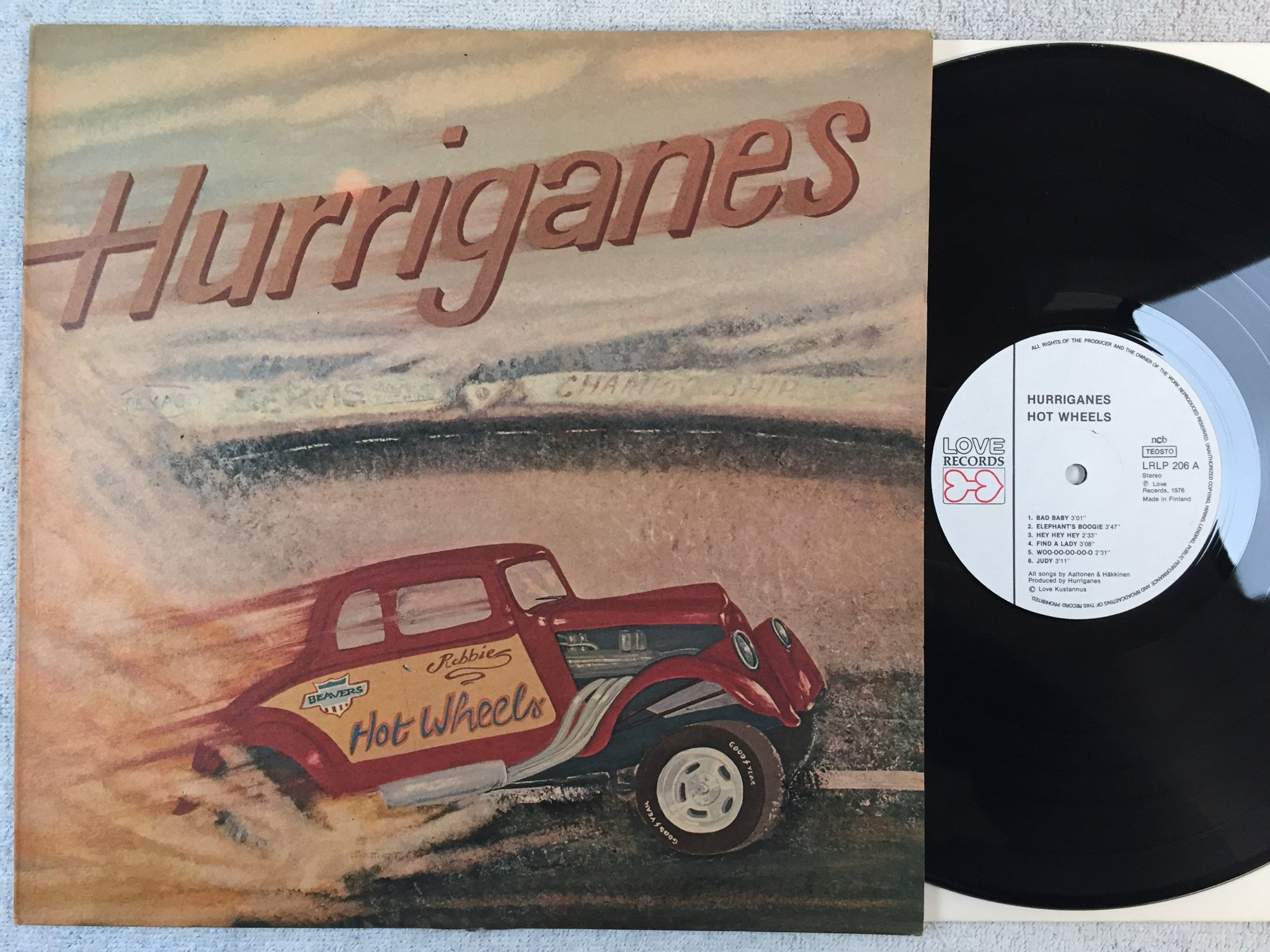 Omslagsbild för skivan HURRIGANES hot wheels LP -76 Finland LOVE RECORDS LRLP 206