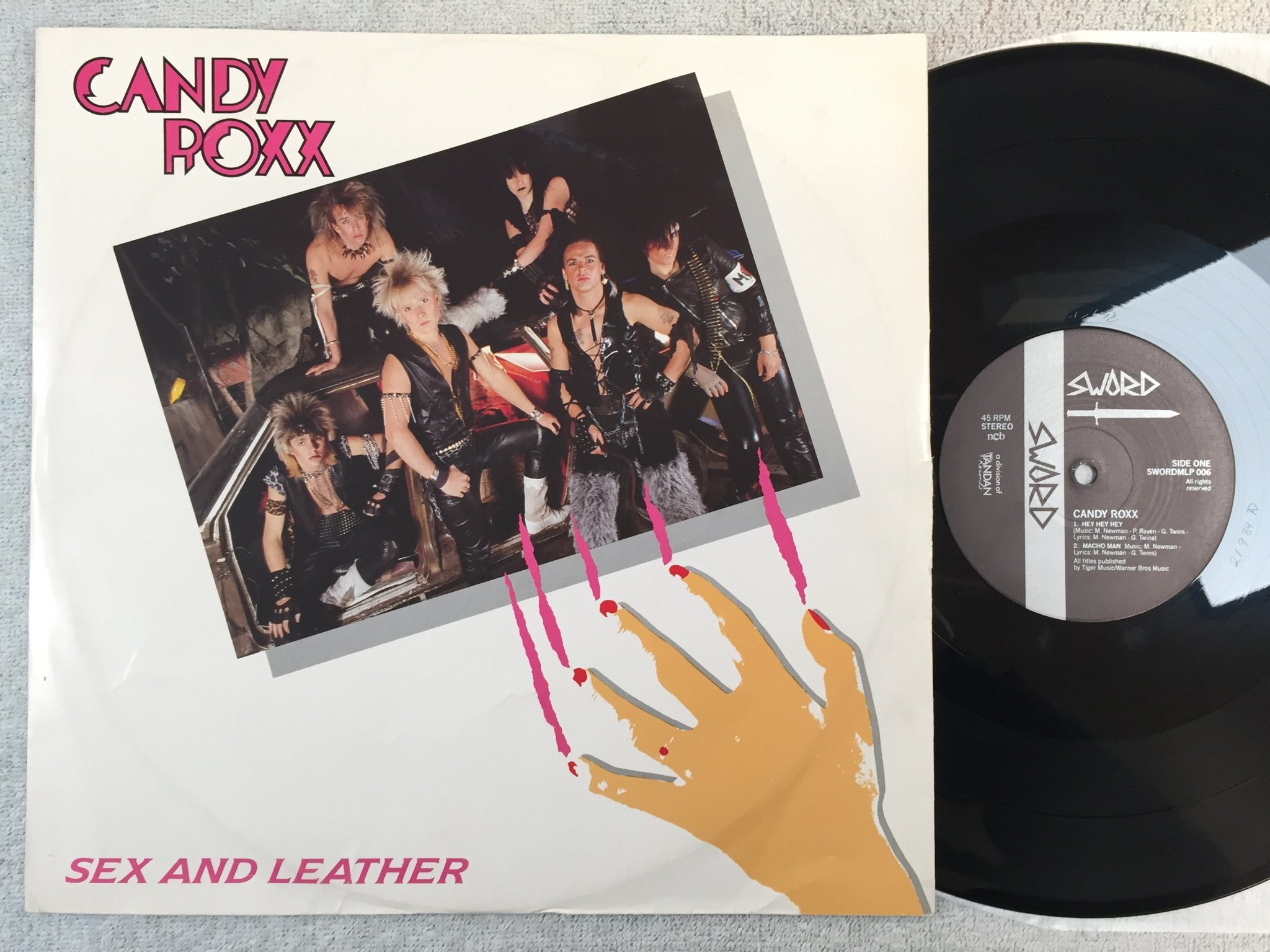 Omslagsbild för skivan CANDY ROXX Sex And Leather 12"ep -84 Swe SWORD M 006