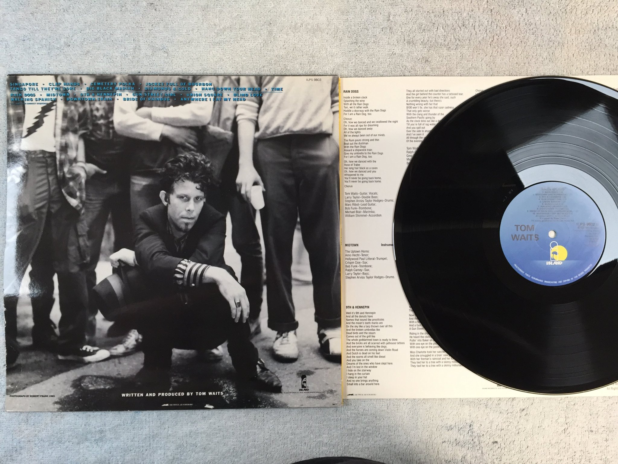 Omslagsbild för skivan TOM WAITS rain dogs LP ncb -85  ISLAND ILPS-9803