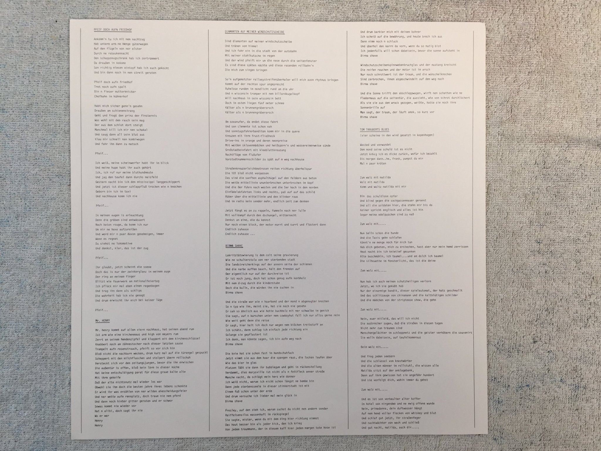 Omslagsbild för skivan TOM WAITS bounced checks LP -81 Ger ASYLUM AS K 52316