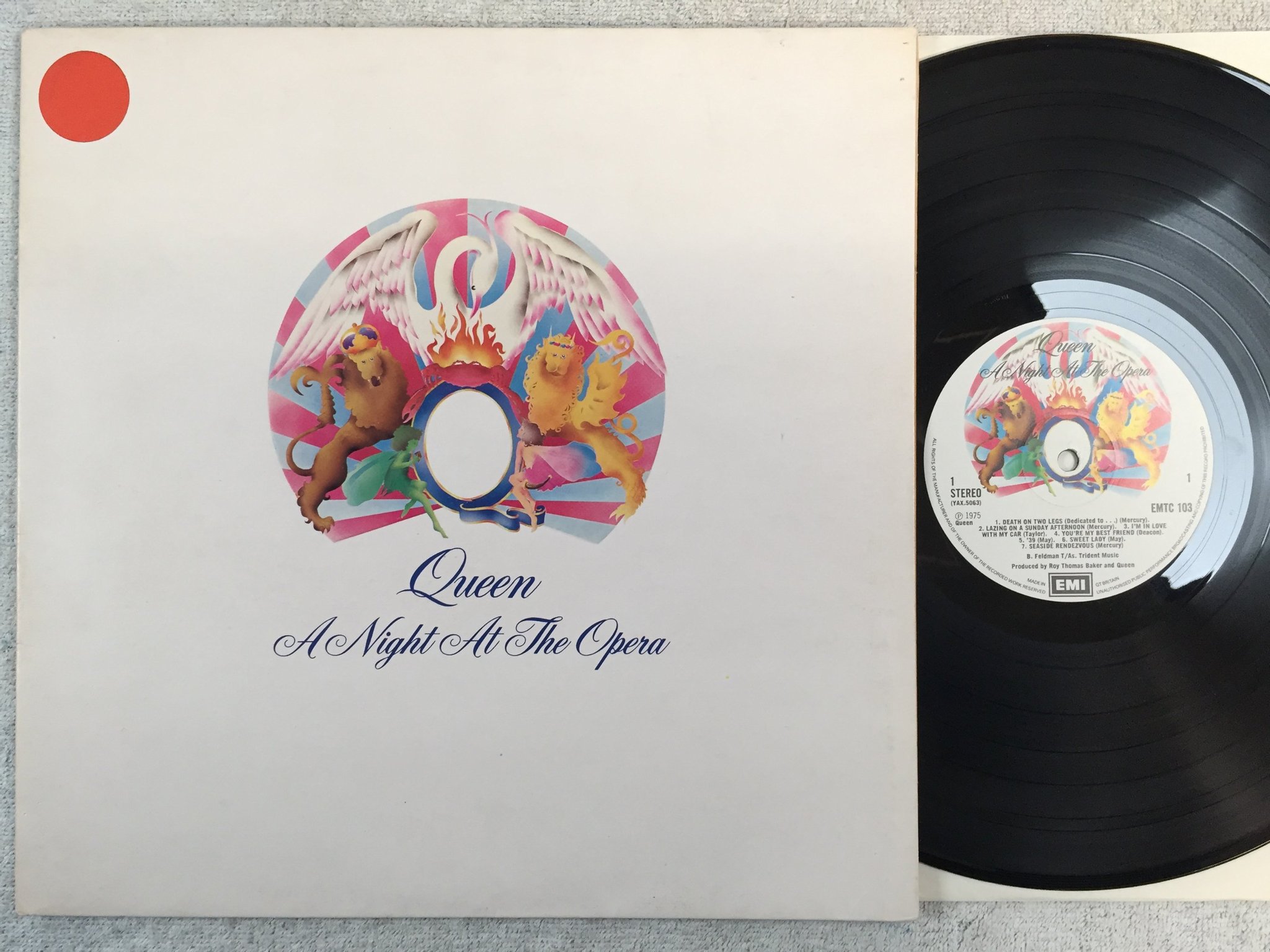 Omslagsbild för skivan QUEEN a night at the opera LP -75 UK EMI EMTC 103