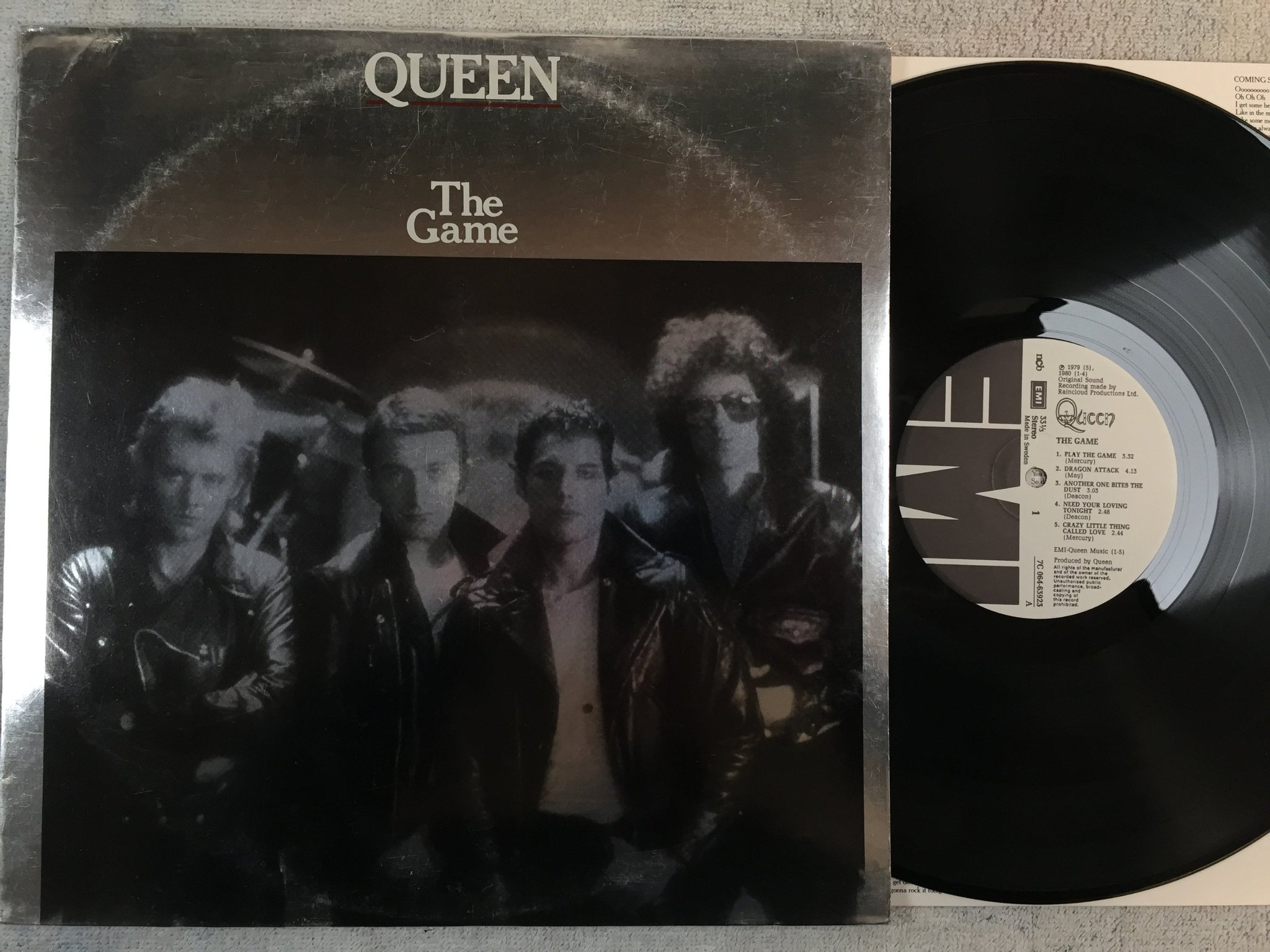 Omslagsbild för skivan QUEEN the game LP -80 Swe EMI 7C 064-63923