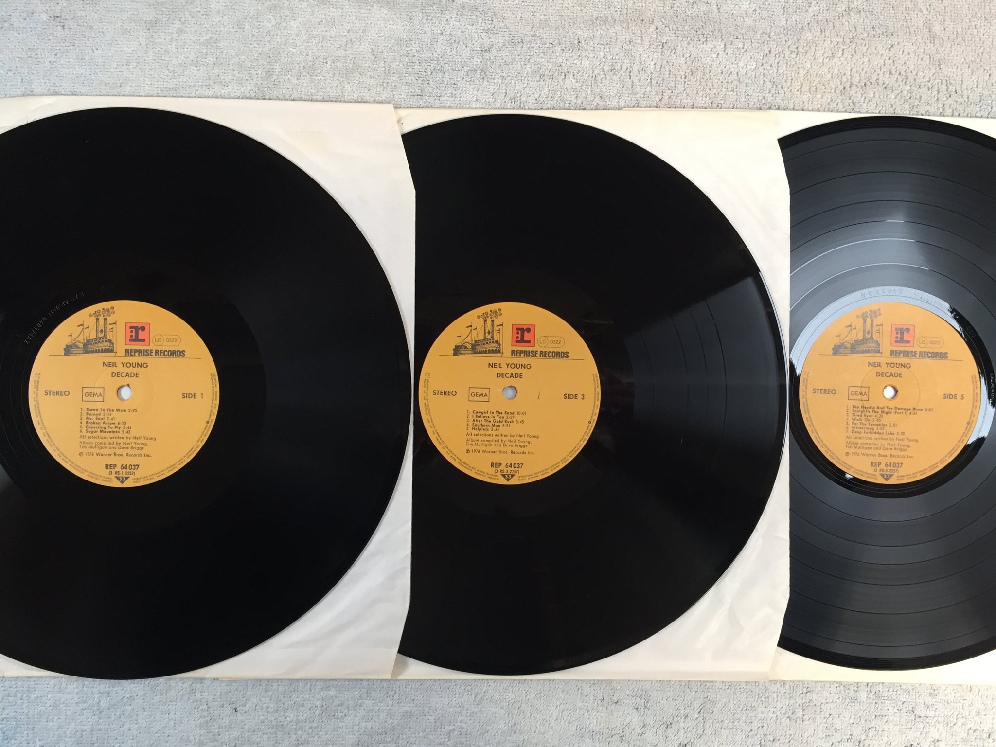 Omslagsbild för skivan NEIL YOUNG decade 2xLP -76 Ger REPRISE REP 64037