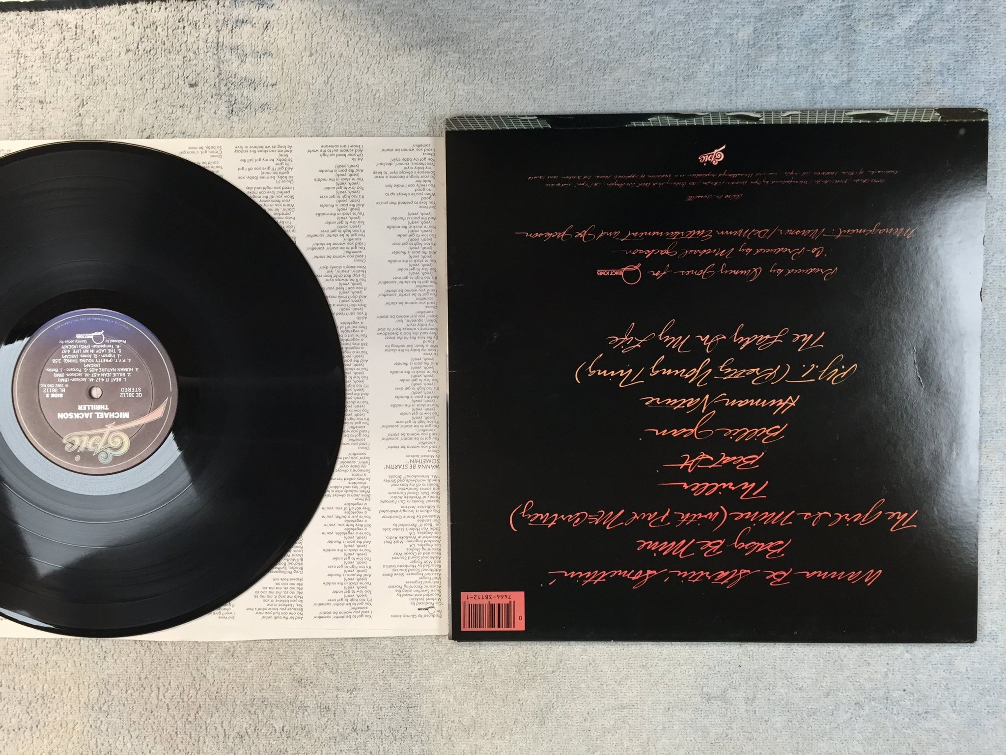 Omslagsbild för skivan MICHAEL JACKSON thriller LP -82 US EPIC QE 38112 CLASSIC!!!