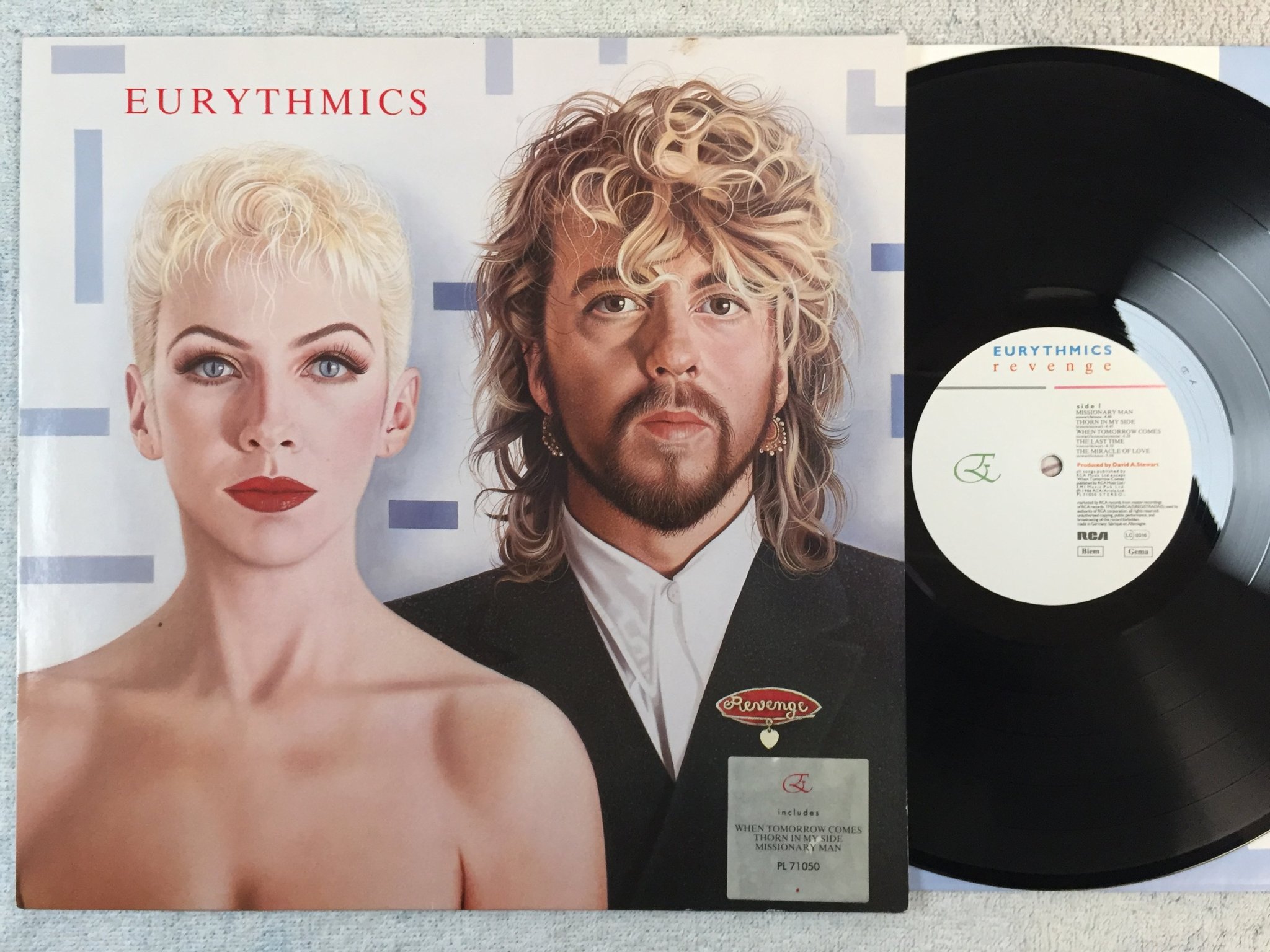 Omslagsbild för skivan EURYTHMICS revenge LP -86 Ger RCA PL 71050