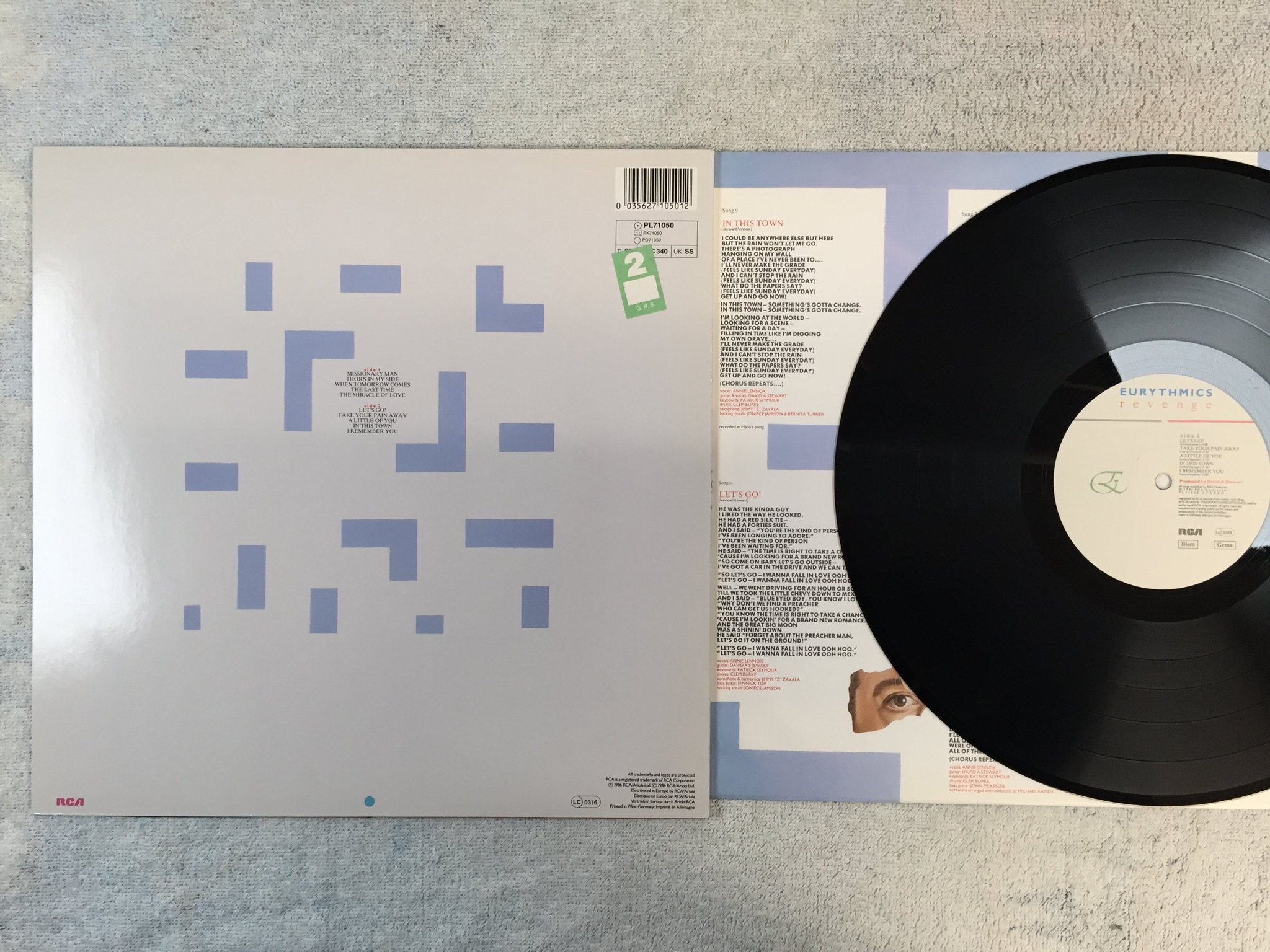 Omslagsbild för skivan EURYTHMICS revenge LP -86 Ger RCA PL 71050