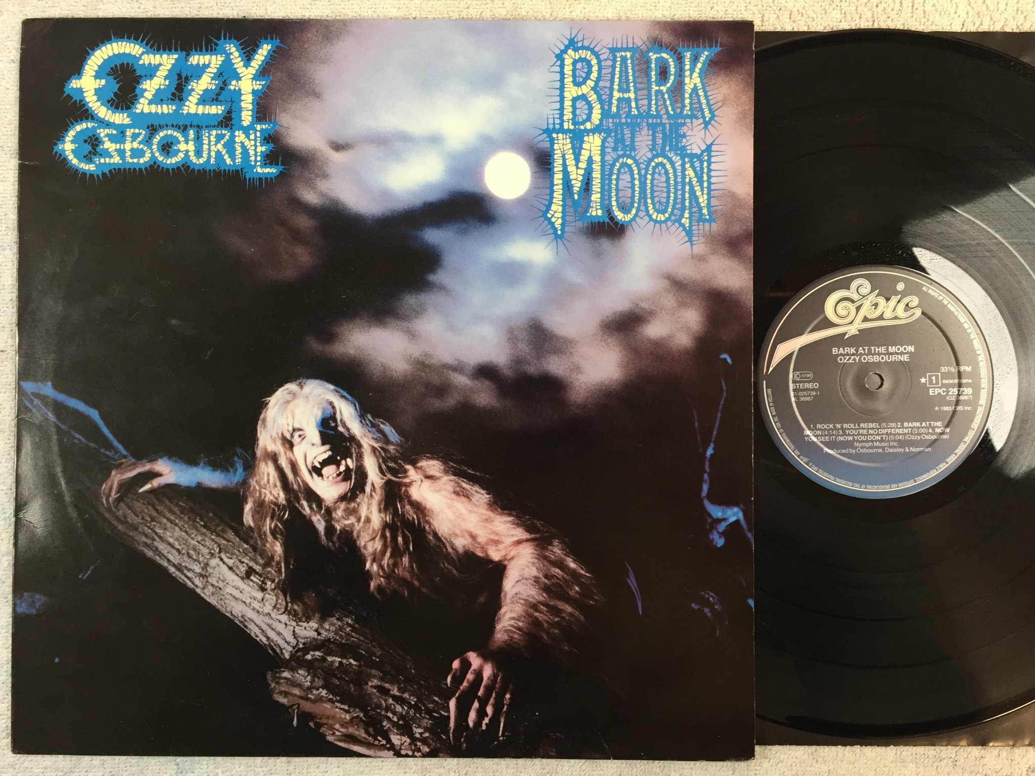 Omslagsbild för skivan OZZY OSBOURNE bark at the moon LP -83 Hol EPIC EPC 25739