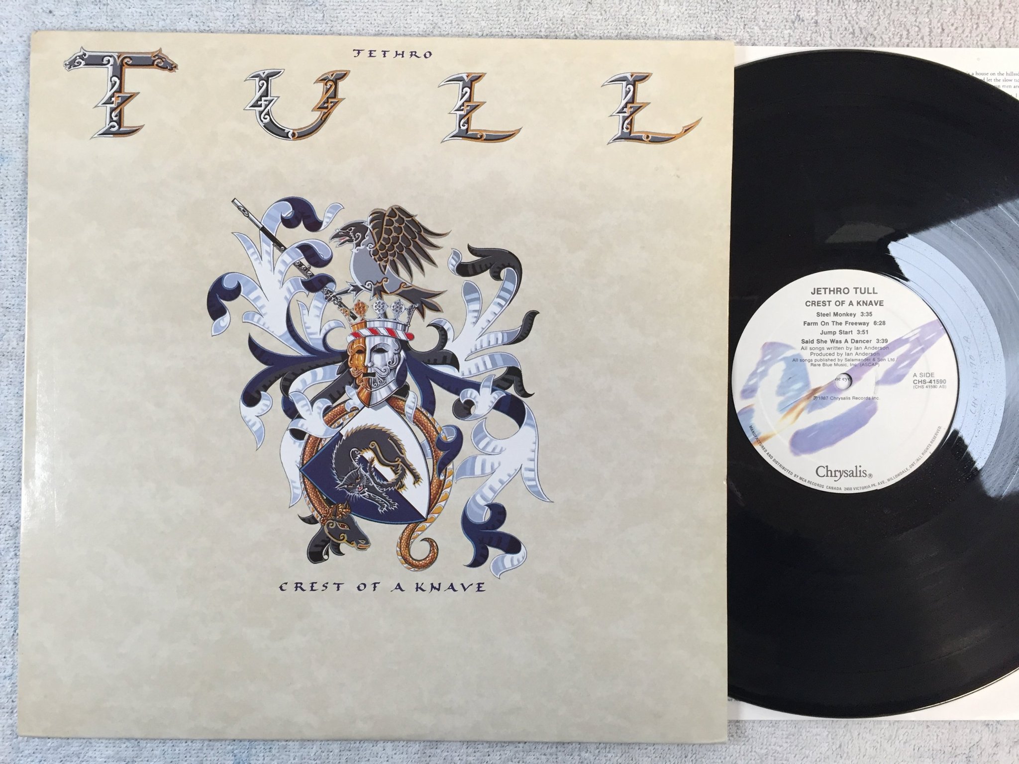 Omslagsbild för skivan JETHRO TULL crest of a knave LP -87 Can CHRYSALIS CHS 41590