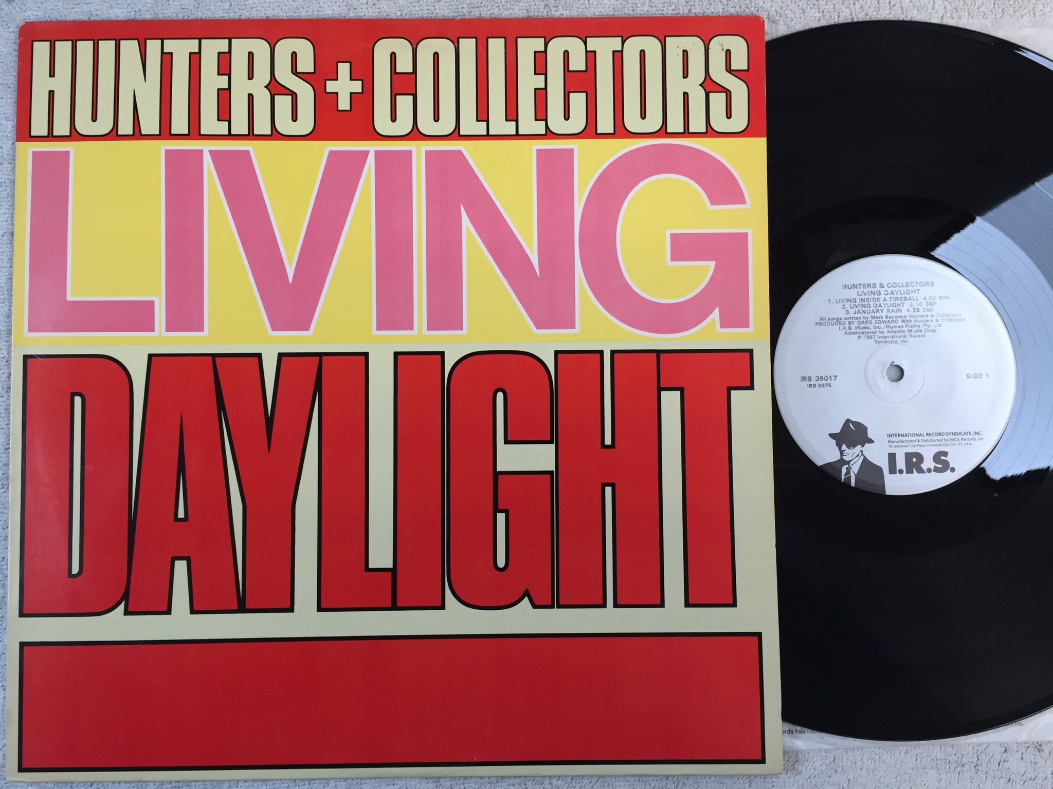 Omslagsbild för skivan HUNTERS & COLLECTORS living daylight LP -87 US I.R.S. IRS-36017