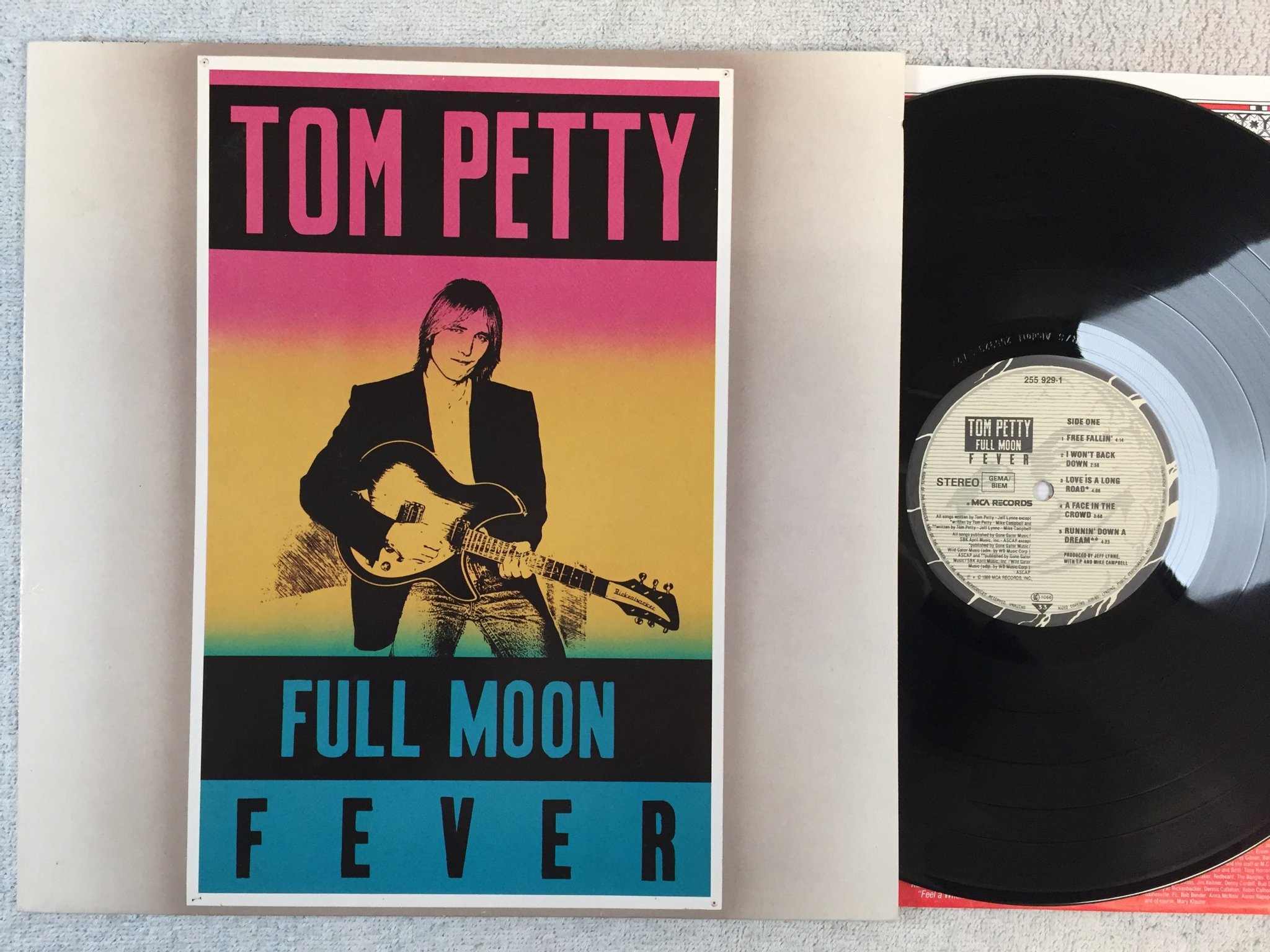 Omslagsbild för skivan TOM PETTY full moon fever LP -89 Ger MCA 255 929-1 "free fallin'"