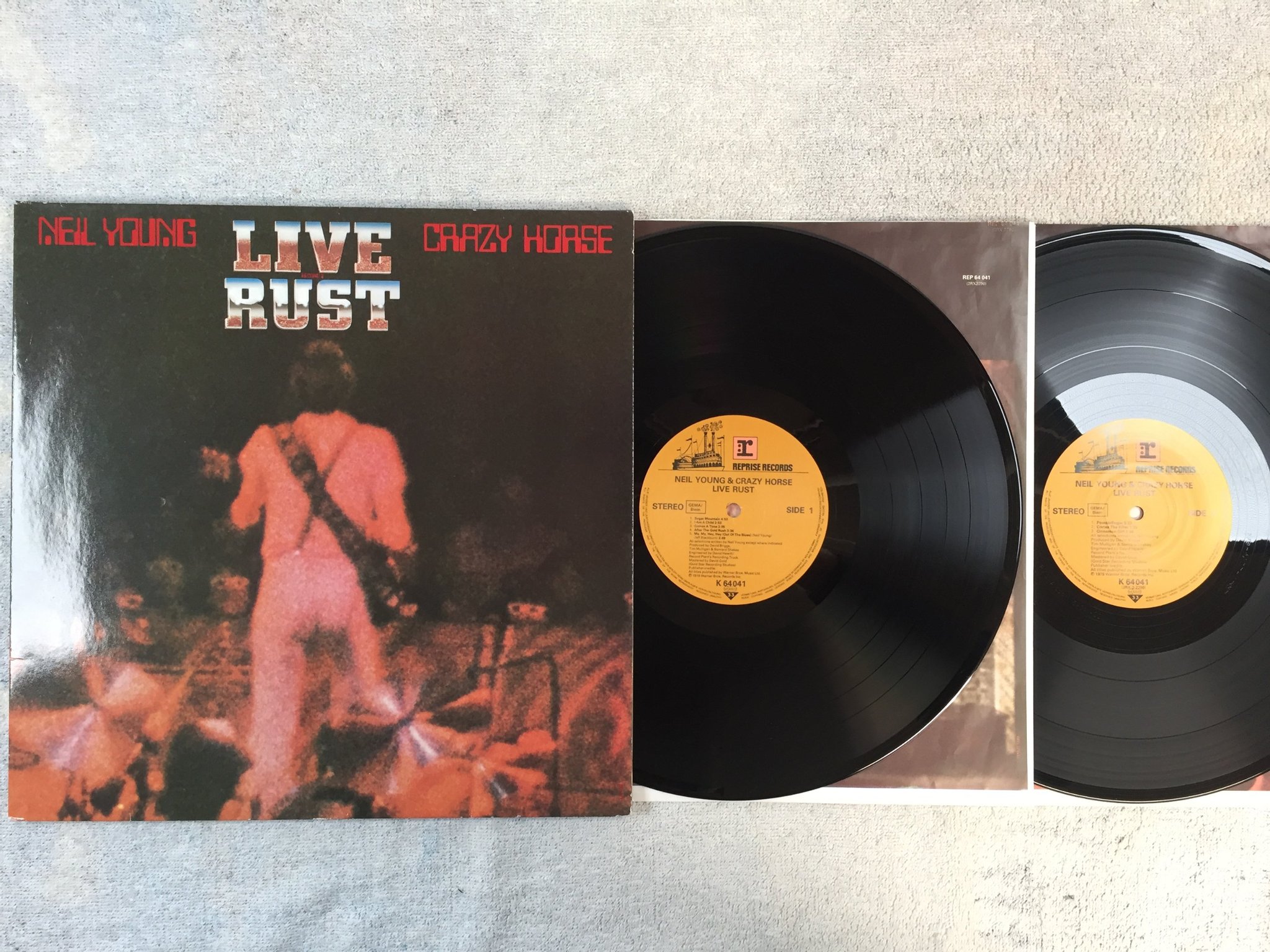 Omslagsbild för skivan NEIL YOUNG & CRAZY HORSE live rust LP -79 Ger REPRISE K 64041