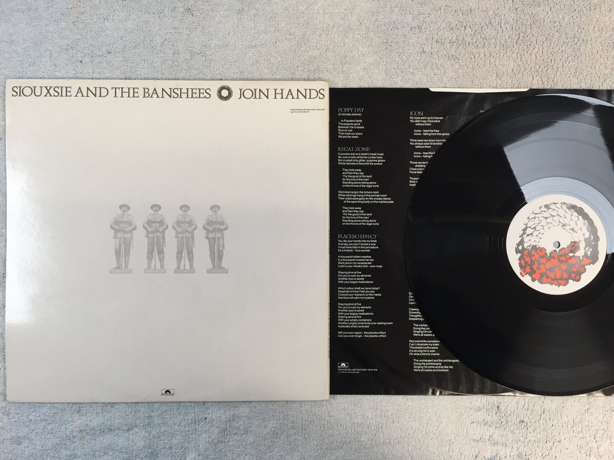 Omslagsbild för skivan SIOUXSIE AND THE BANSHEES join hands LP -79 UK POLYDOR POLD 5024