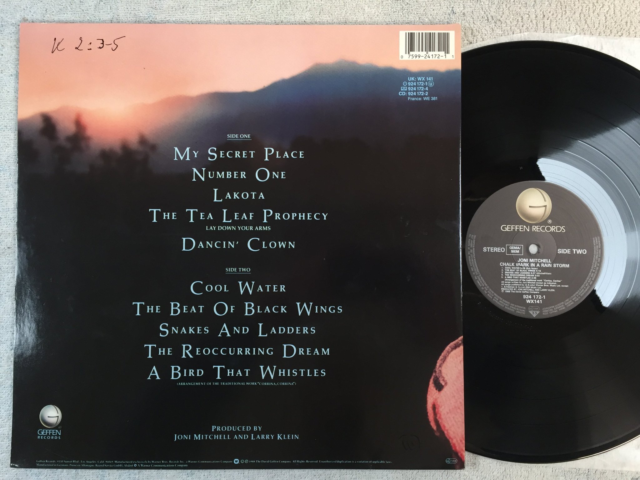 Omslagsbild för skivan JONI MITCHELL Chalk Mark In A Rain Storm LP -88 GEFFEN 924 172-1