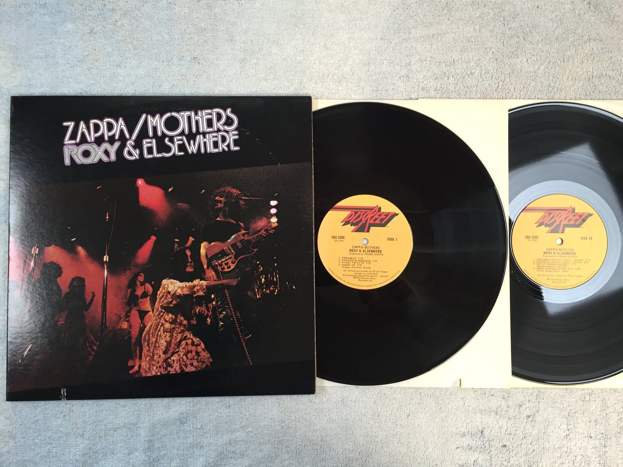 Omslagsbild för skivan FRANK ZAPPA / THE MOTHERS Roxy & elsewhere 2xLP -74 US DISCREET 2DS 2202